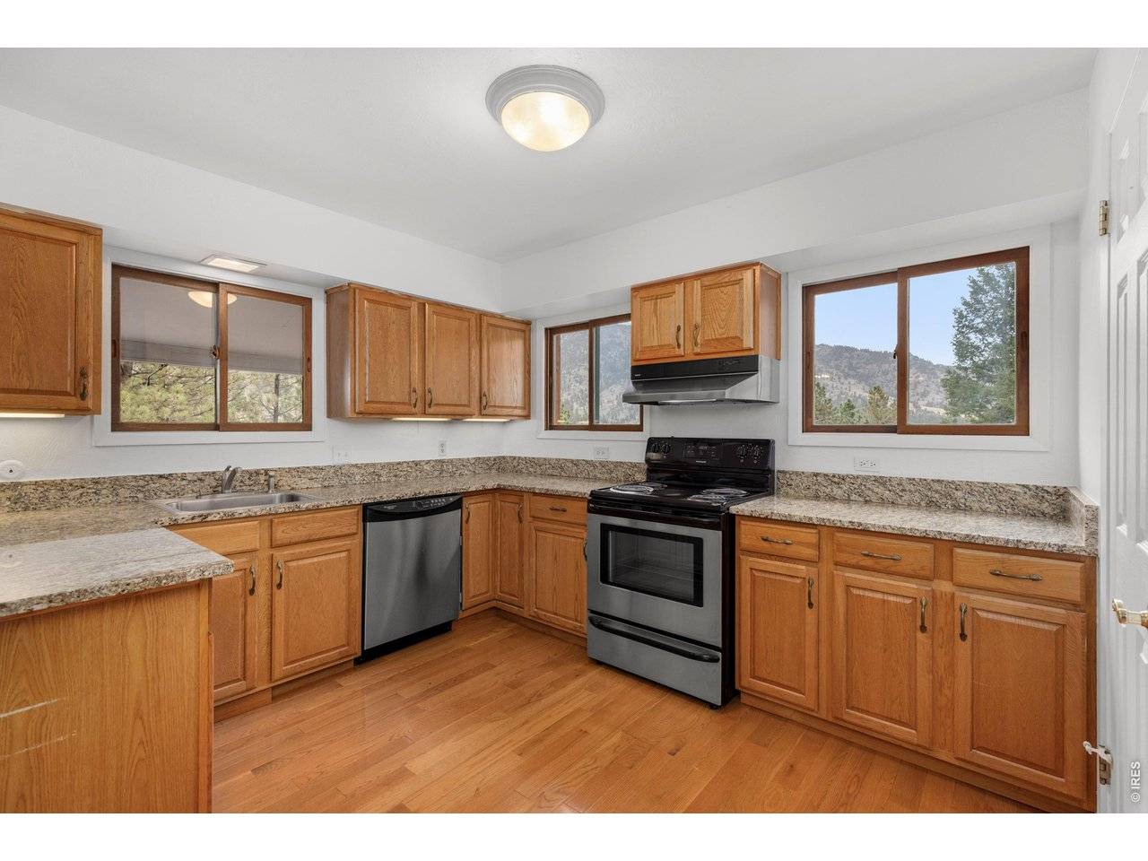 42 Ottawa, Lyons, CO 80540
