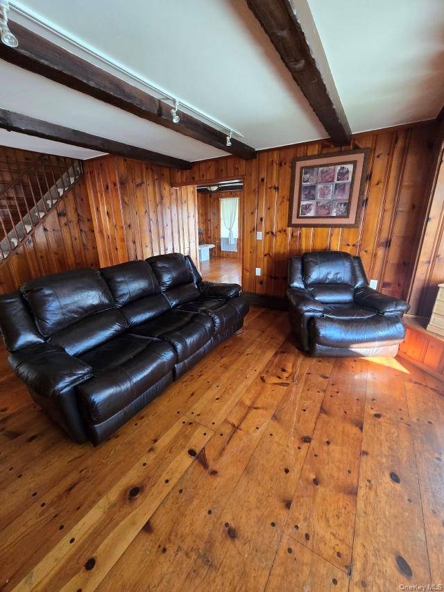 305 Edwards AVE, Calverton, NY 11933