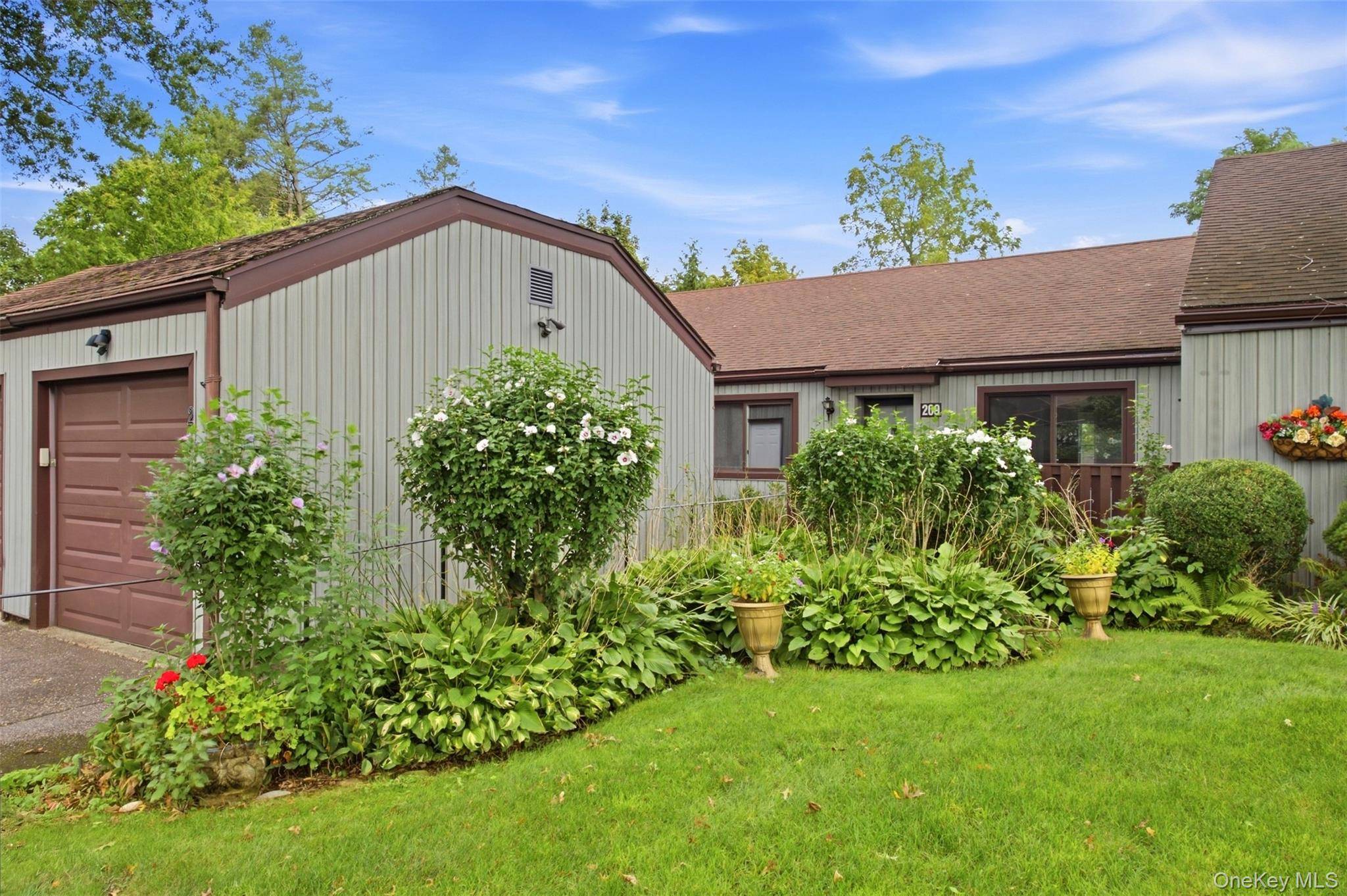 209 Strathmore Gate DR, Stony Brook, NY 11790