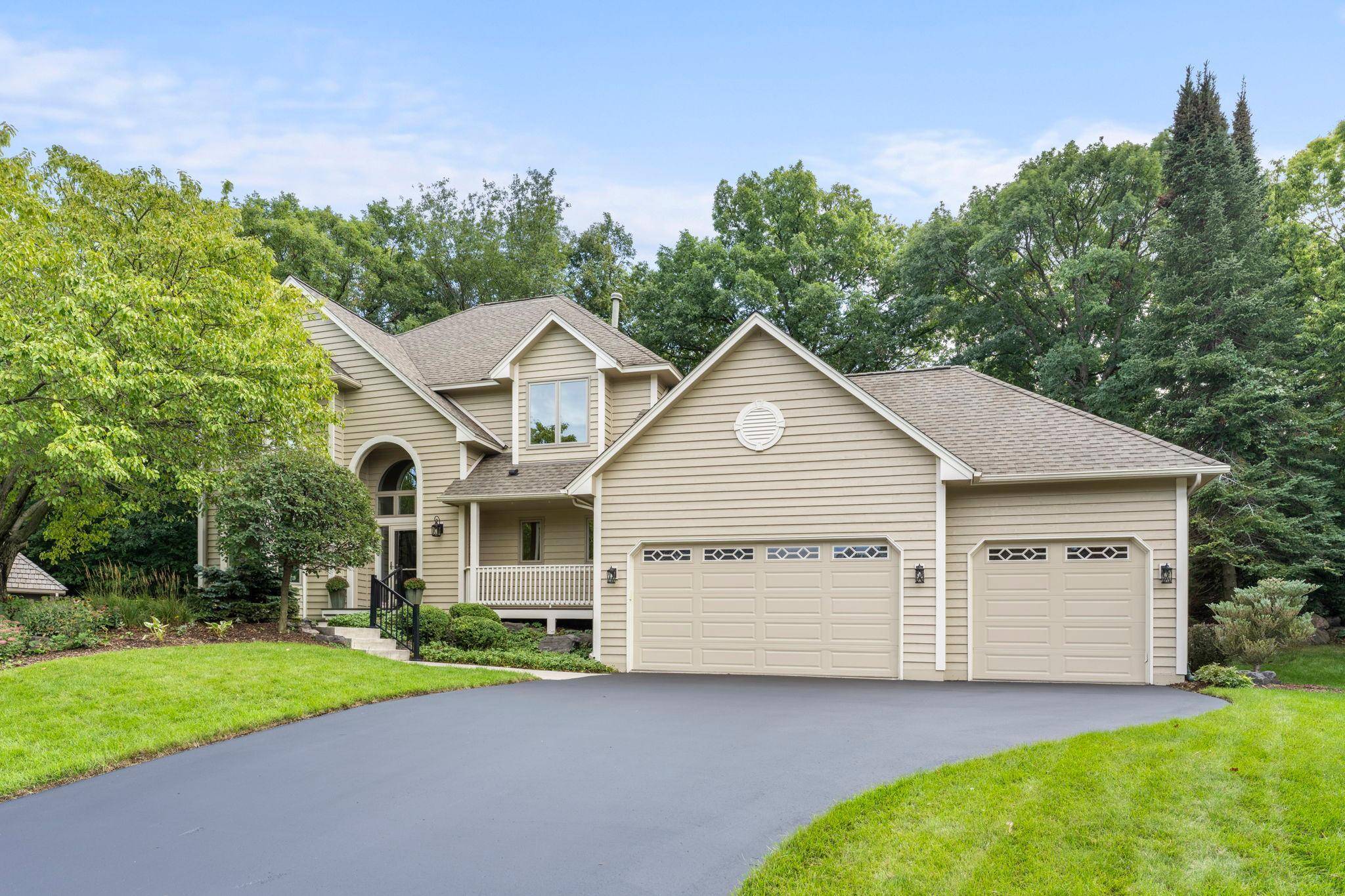 6370 129th ST W, Apple Valley, MN 55124