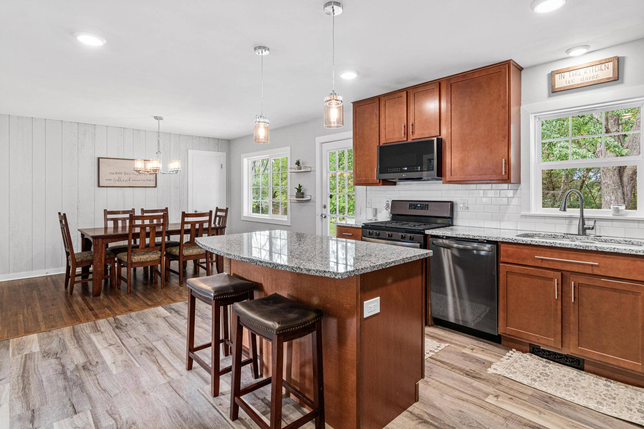 2439 53rd ST E, Inver Grove Heights, MN 55076