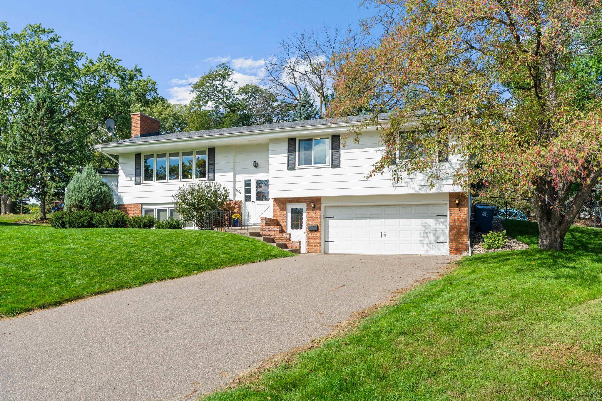 10024 Johnson CIR, Bloomington, MN 55437