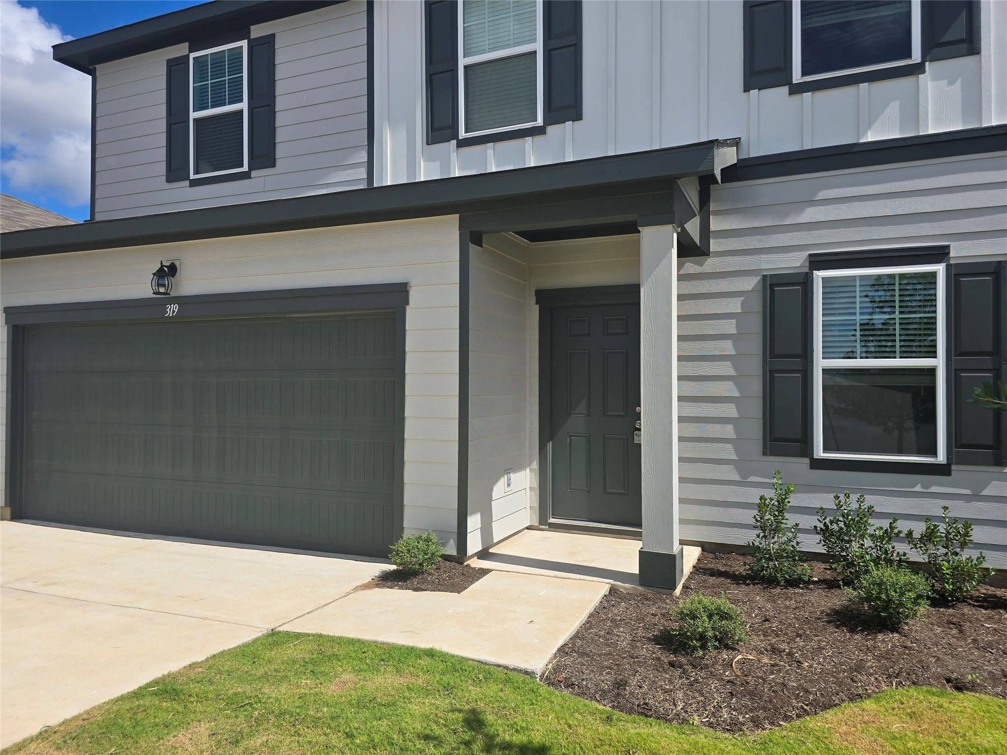 319 Stonebrook DR, Hutto, TX 78634