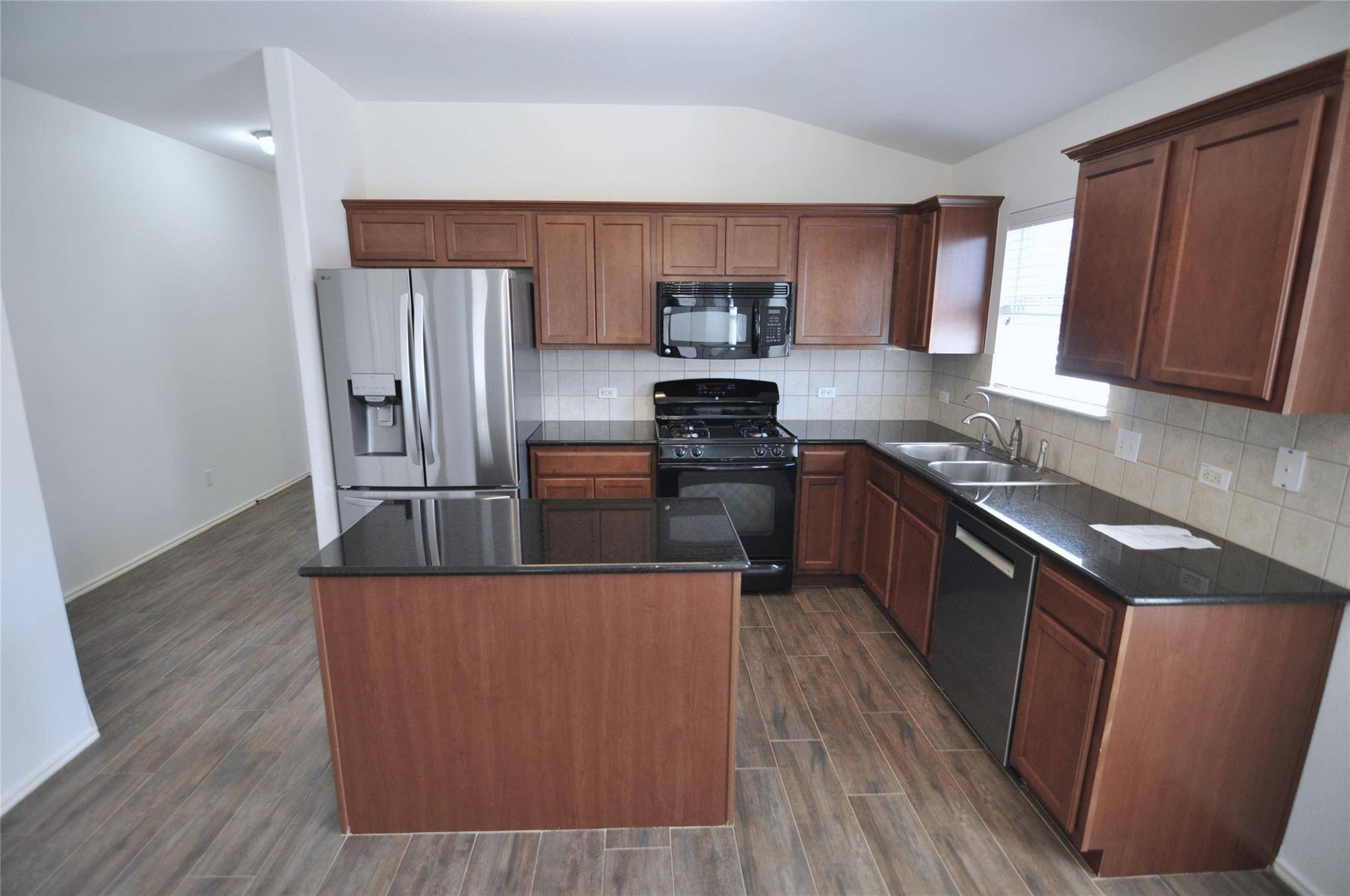 2704 Hearthsong LOOP, Round Rock, TX 78665