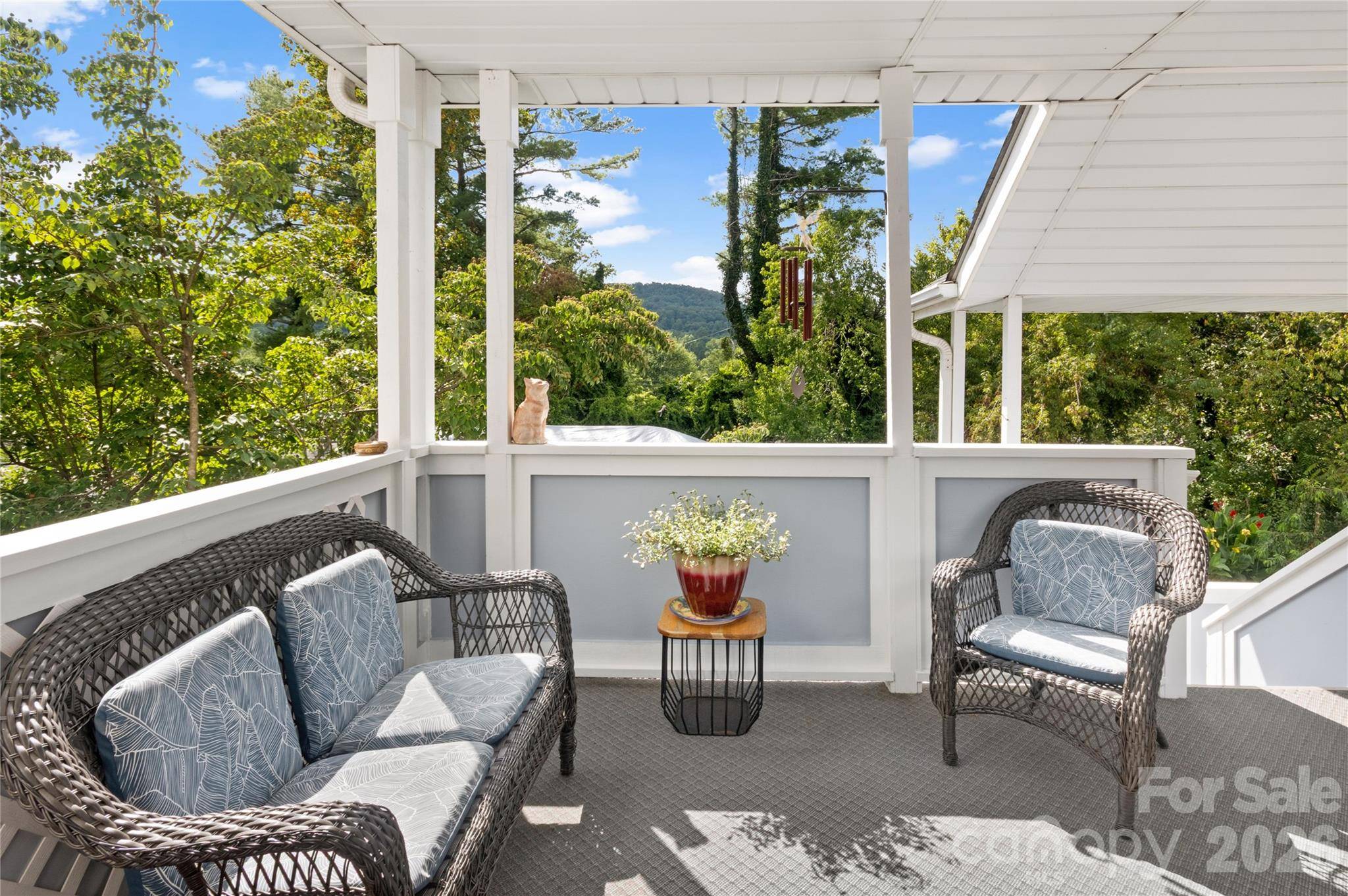 165 Ewbank Garden DR, Hendersonville, NC 28791