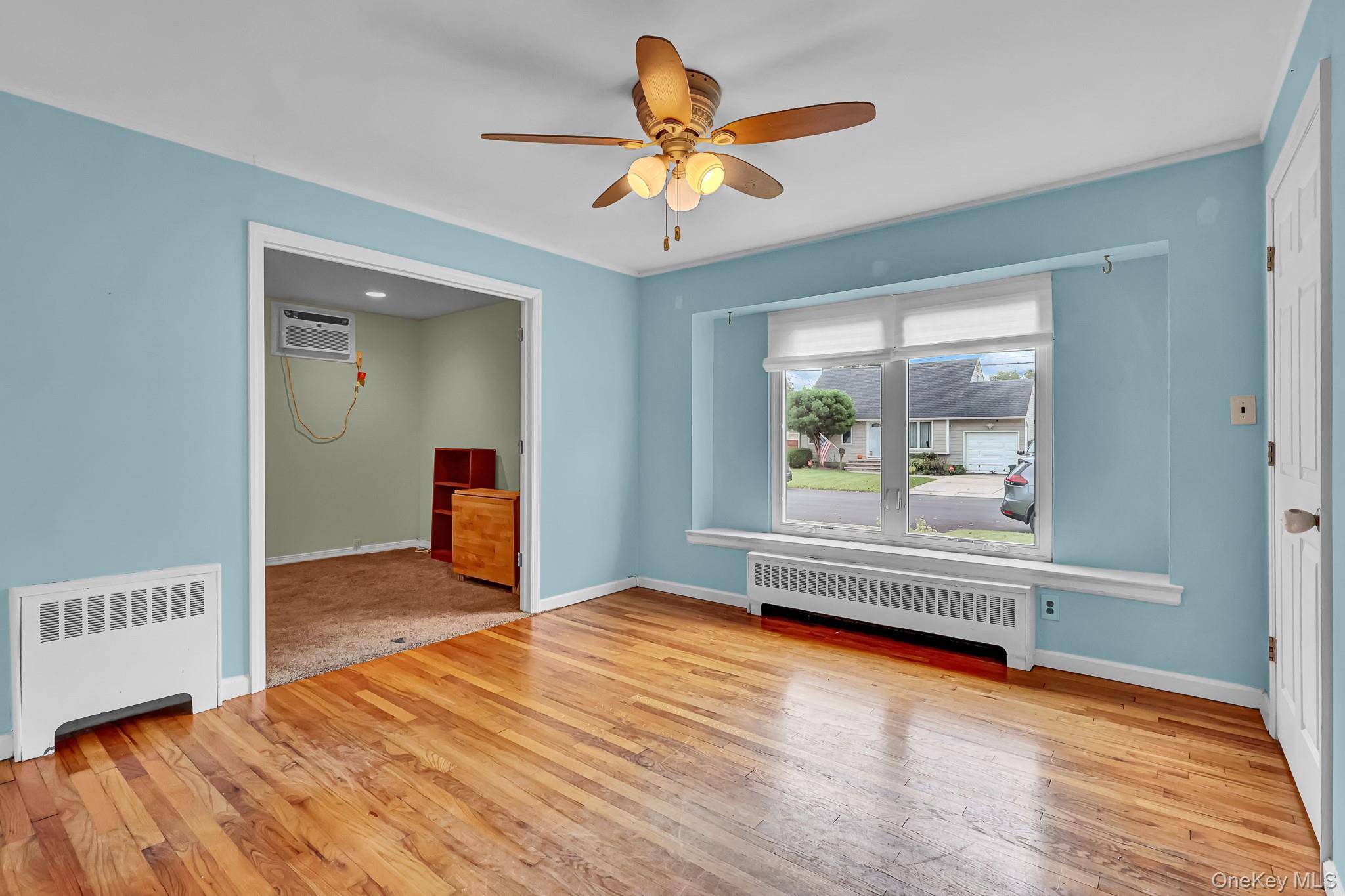 316 39th ST, Lindenhurst, NY 11757