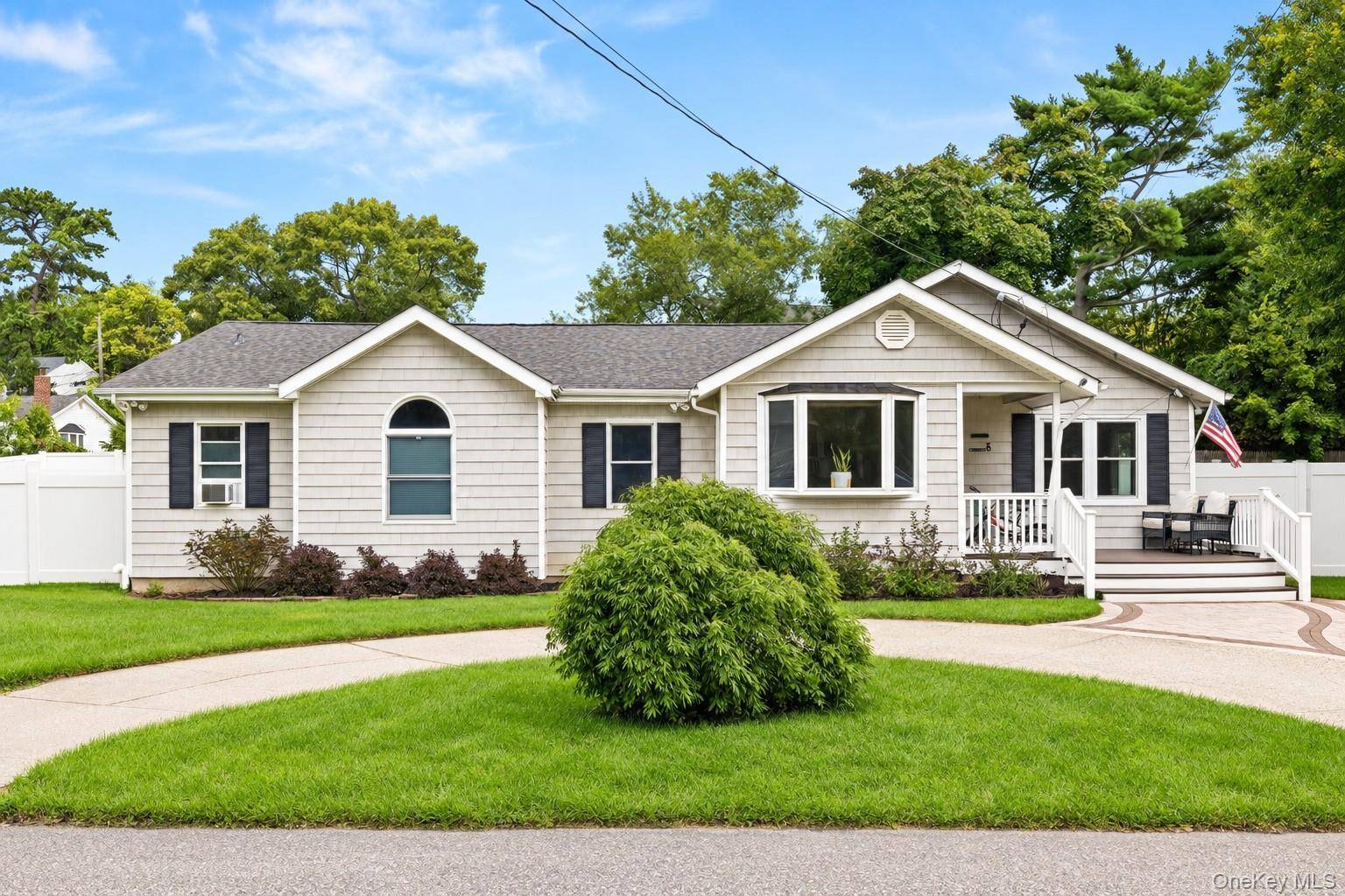 5 Charles CT, Lake Ronkonkoma, NY 11779