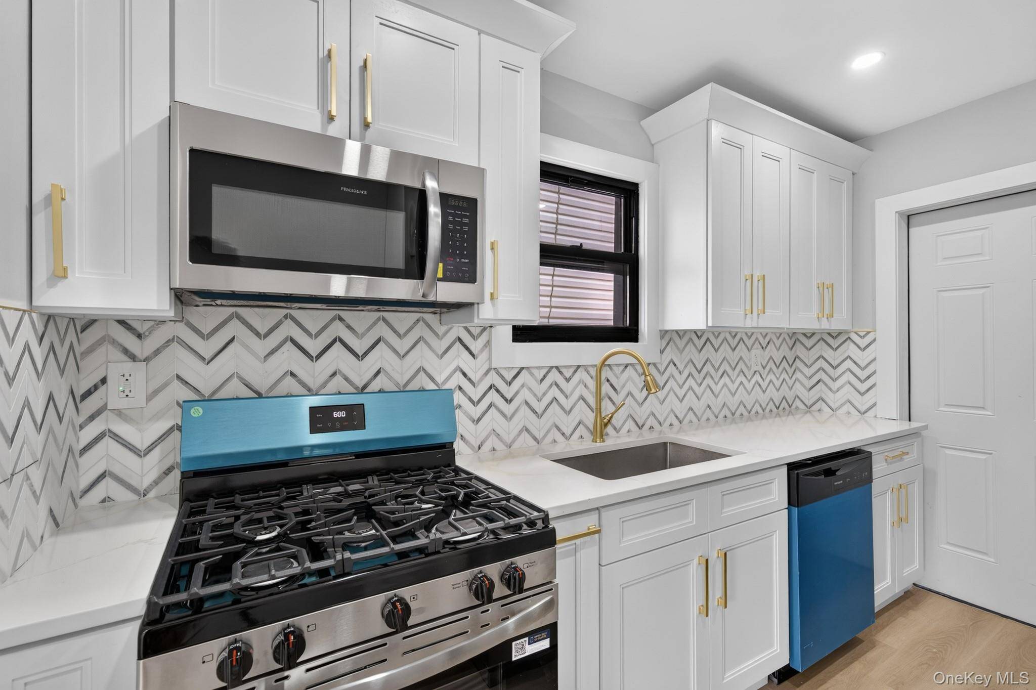 777 E 225th ST, Bronx, NY 10466