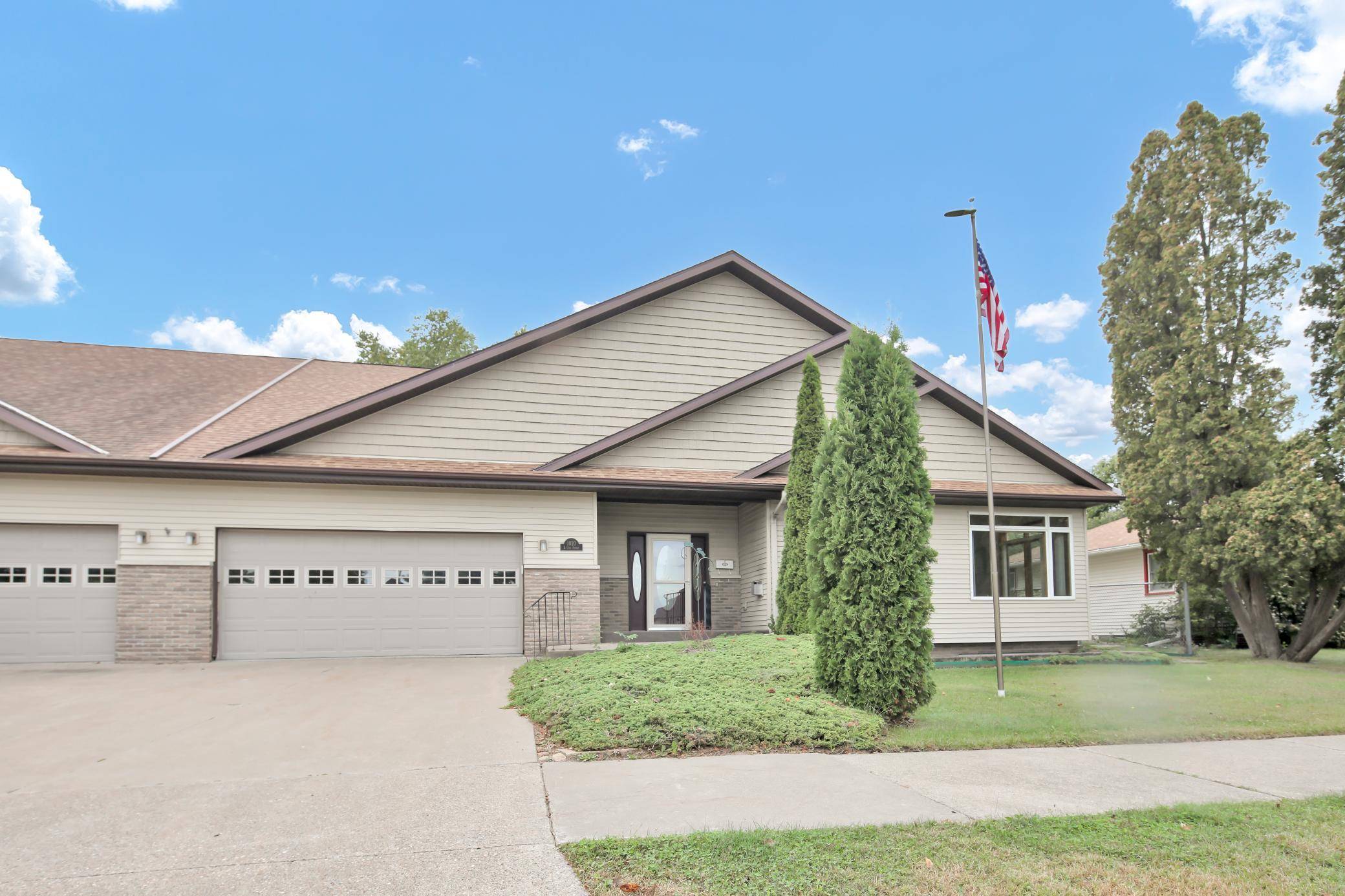 1020 S Oak ST, Lake City, MN 55041