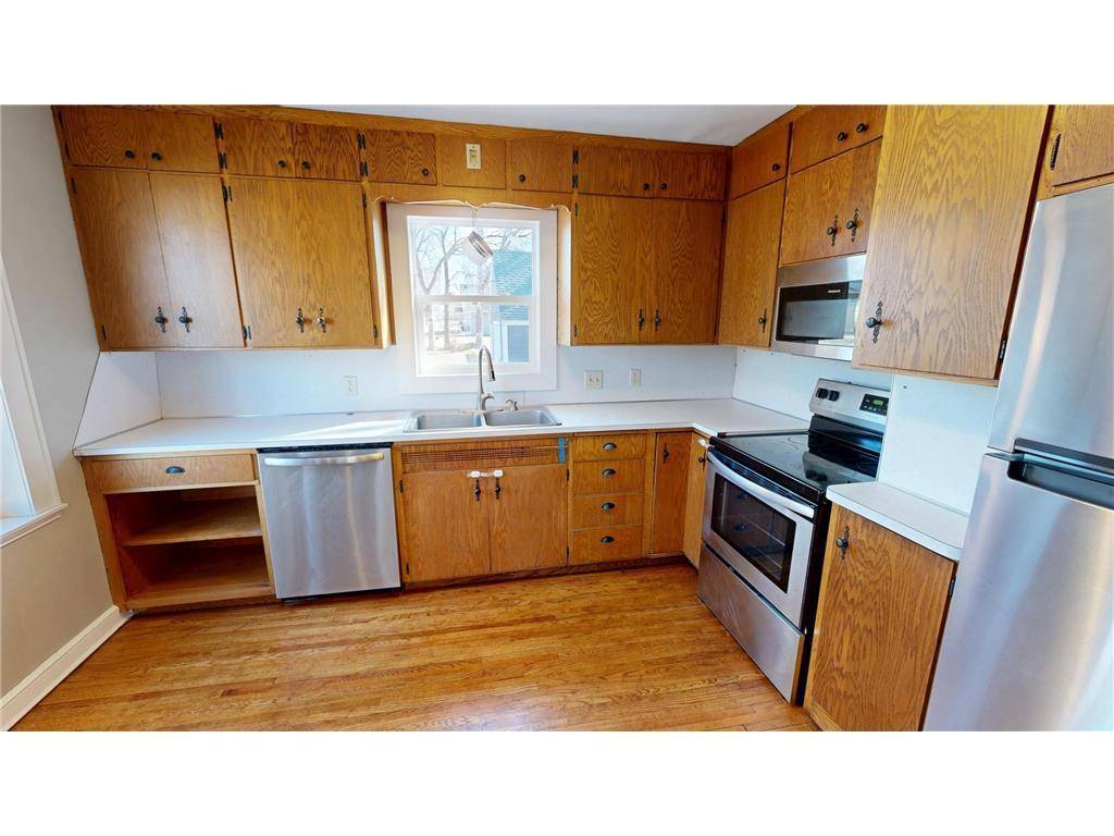 601 7th ST SW #1, Willmar, MN 56201