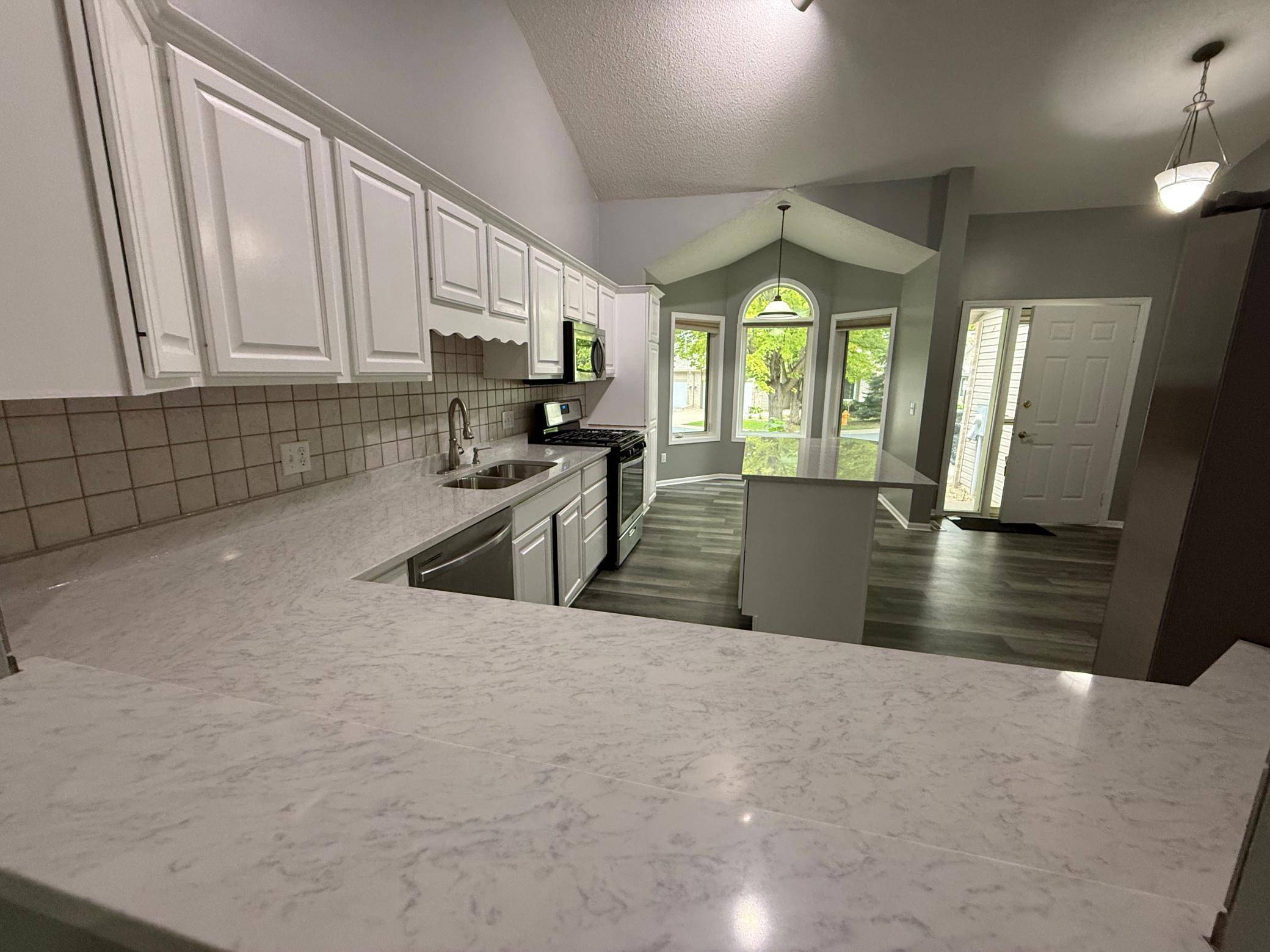 9113 Medley CIR, Golden Valley, MN 55427