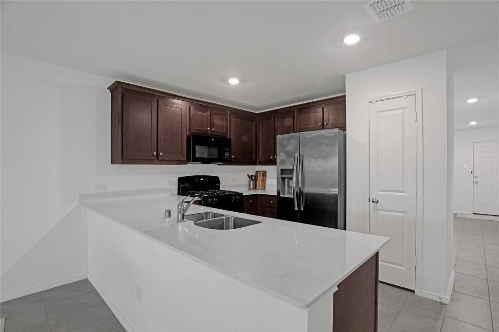 14048 Earlham Street, Pilot Point, TX 76258