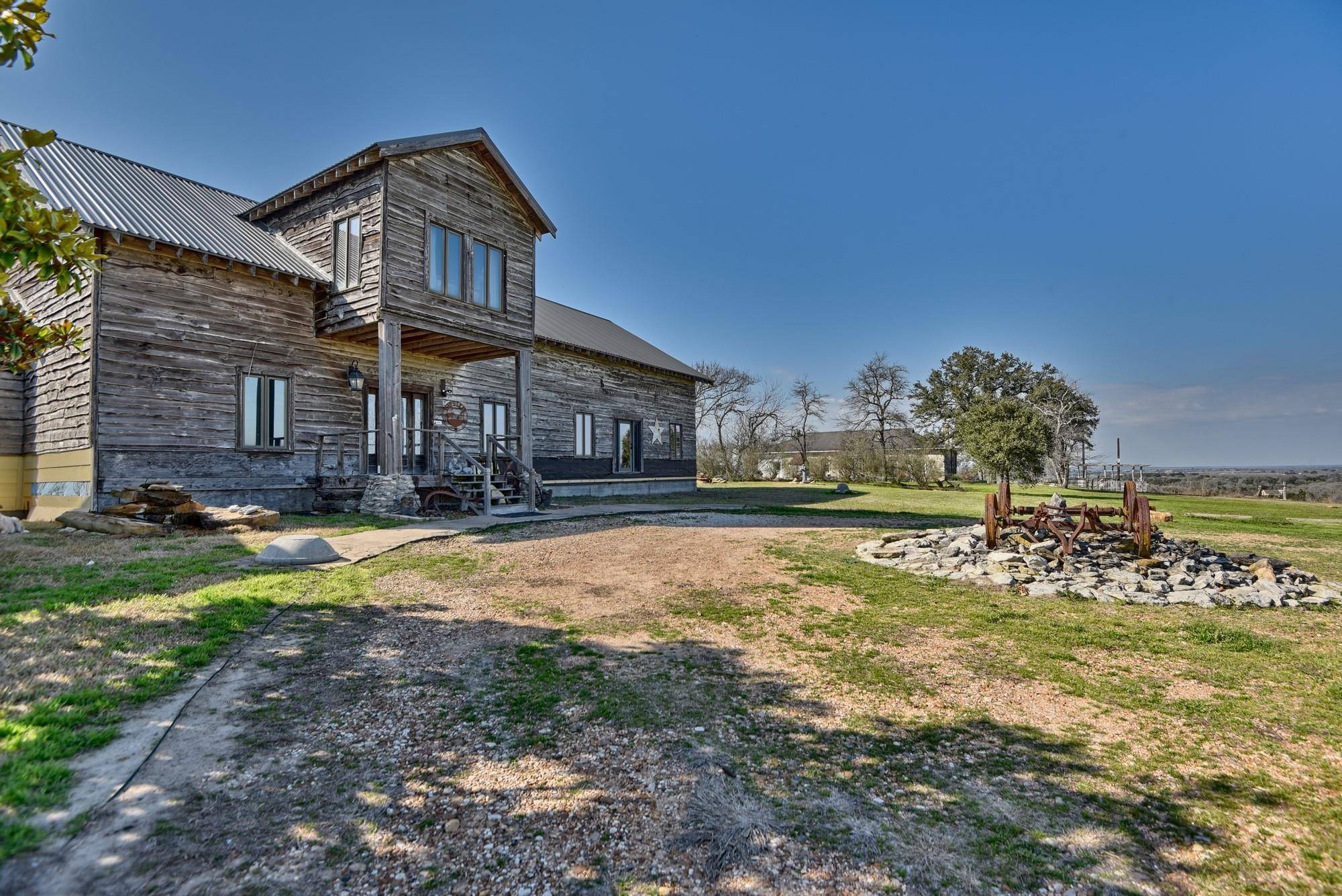 2645 Kallus RD, La Grange, TX 78945