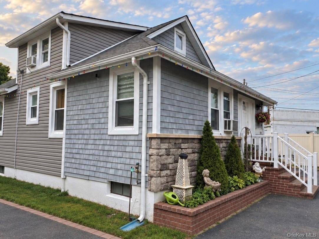 704 Newbridge RD, North Bellmore, NY 11710