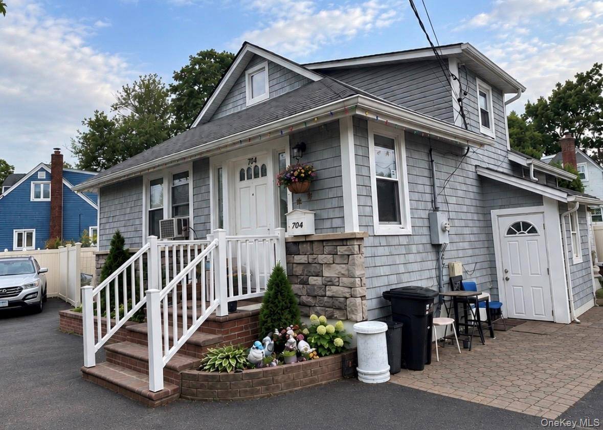 704 Newbridge RD, North Bellmore, NY 11710
