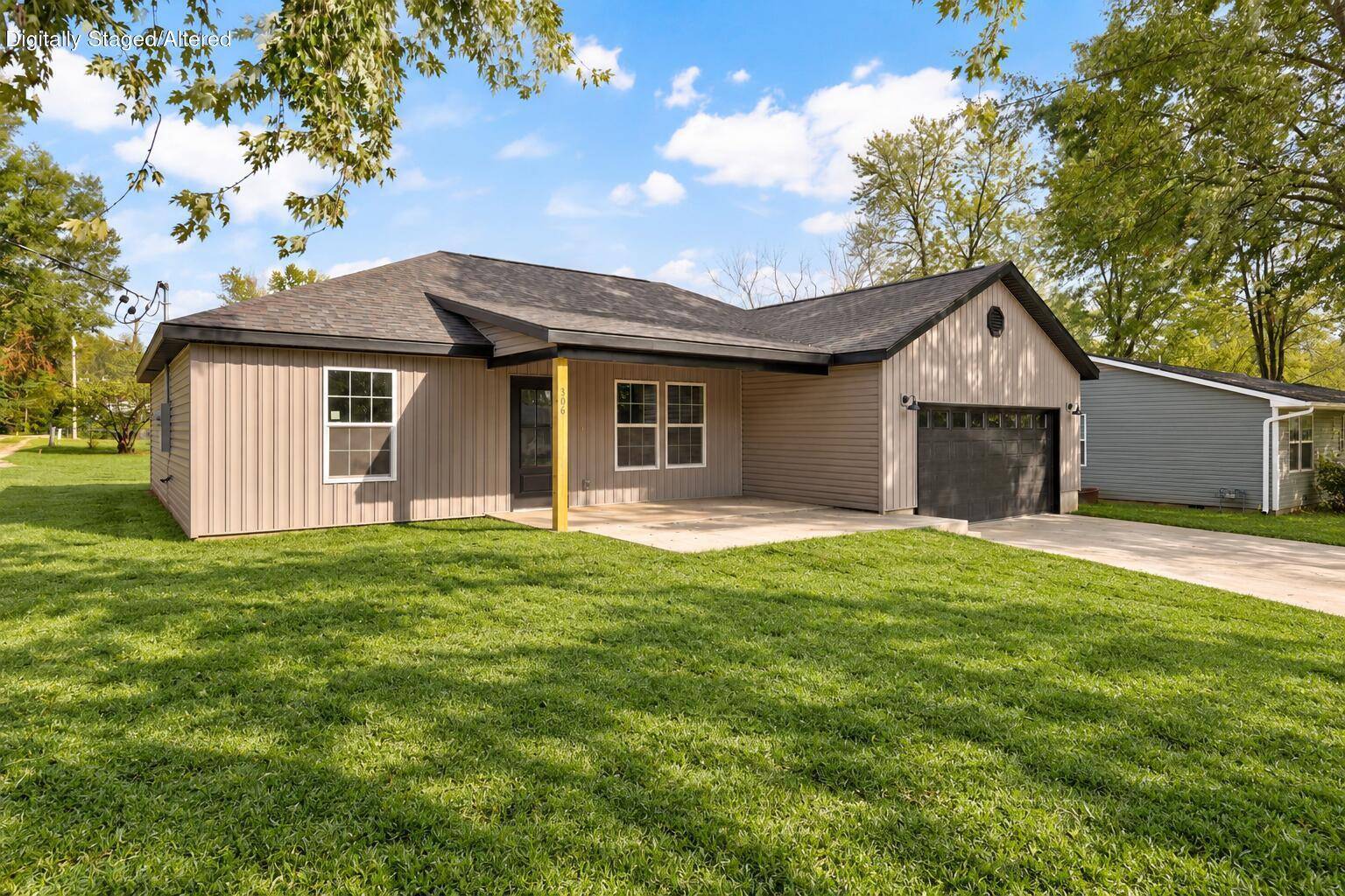 306 N Adams ST, Aurora, MO 65605