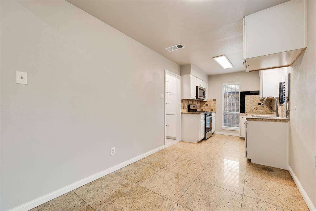 9829 GROVE OAKS Valley, Dallas, TX 75217