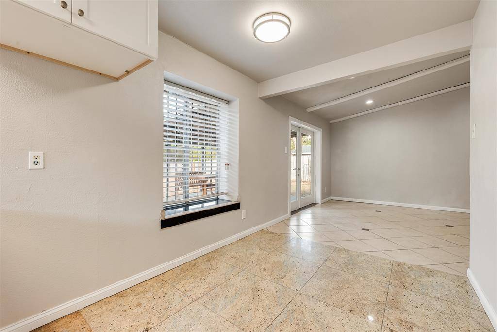 9829 GROVE OAKS Valley, Dallas, TX 75217