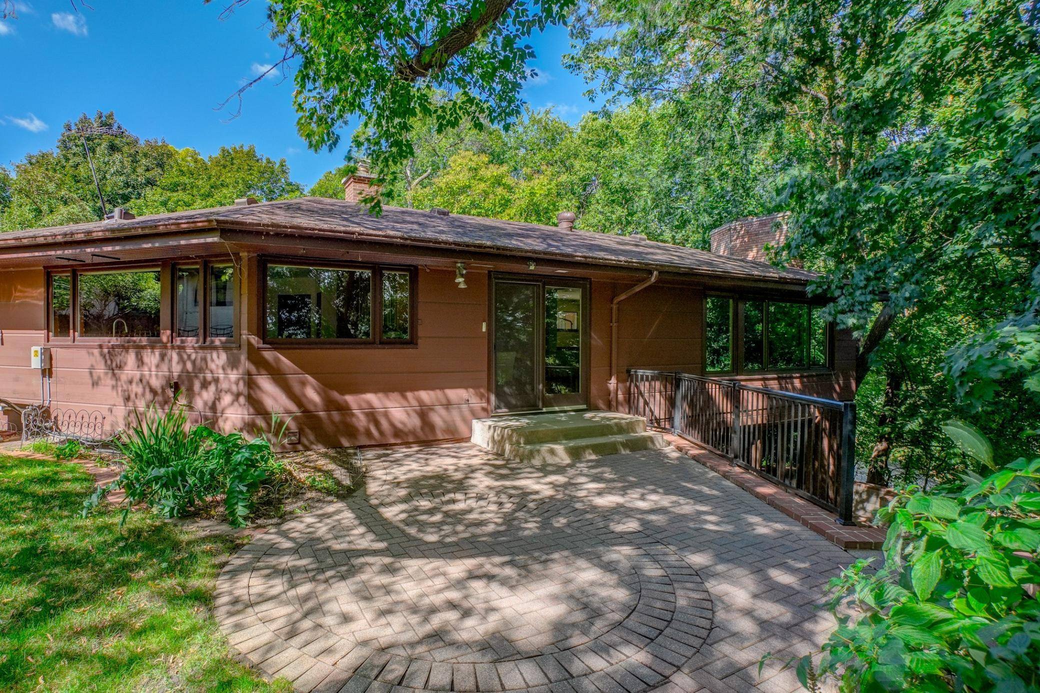 690 Linwood AVE, Saint Paul, MN 55105