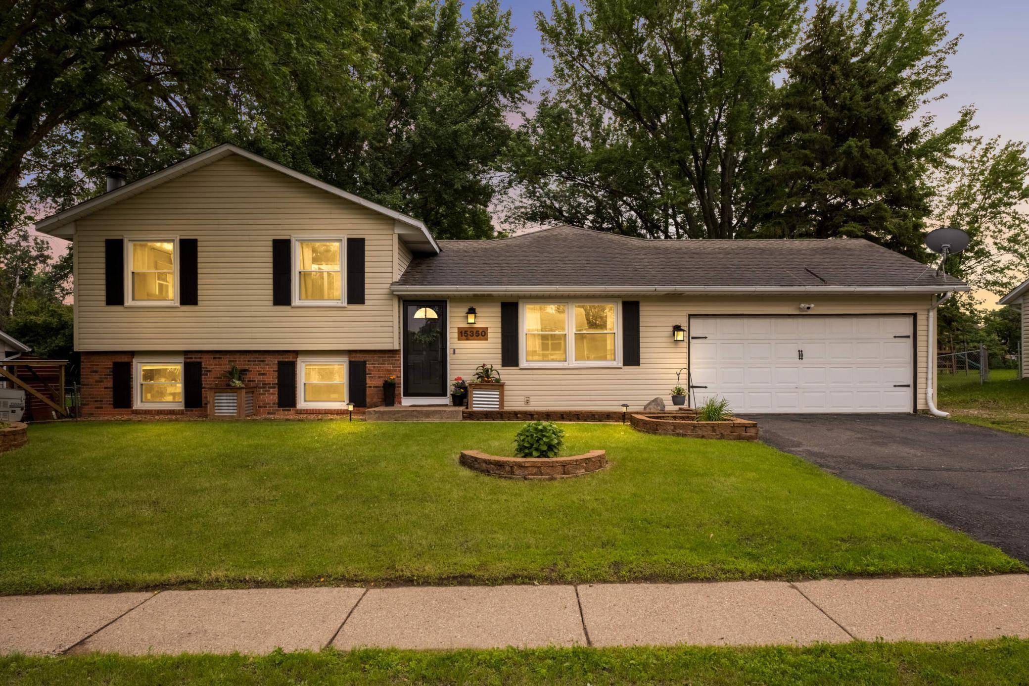 15350 Drexel WAY, Apple Valley, MN 55124