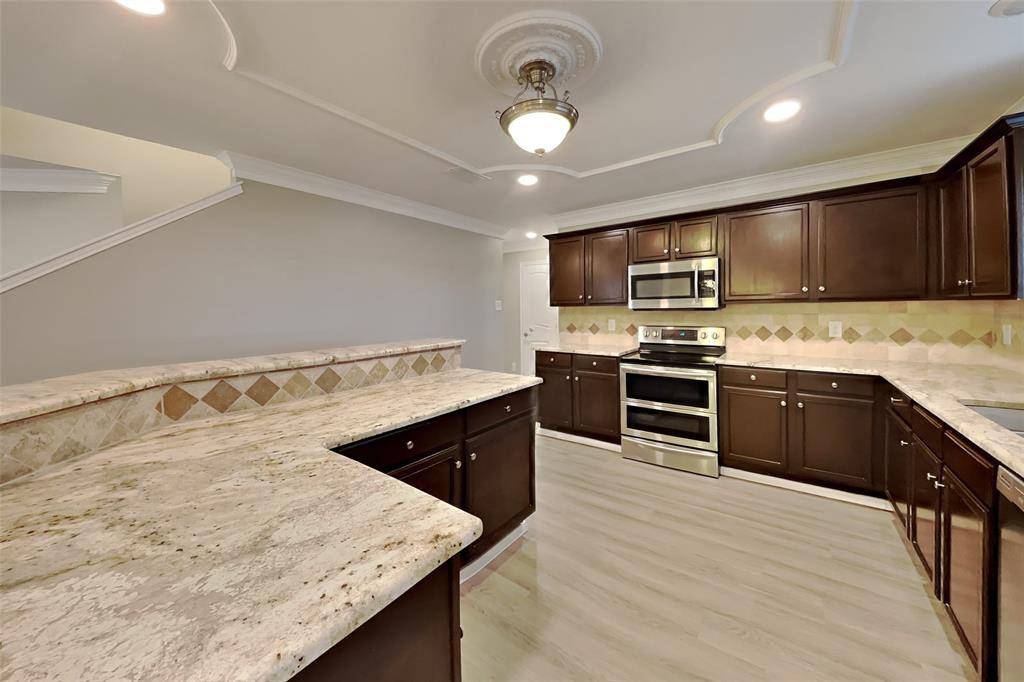 345 Chalkstone Drive, Fort Worth, TX 76131