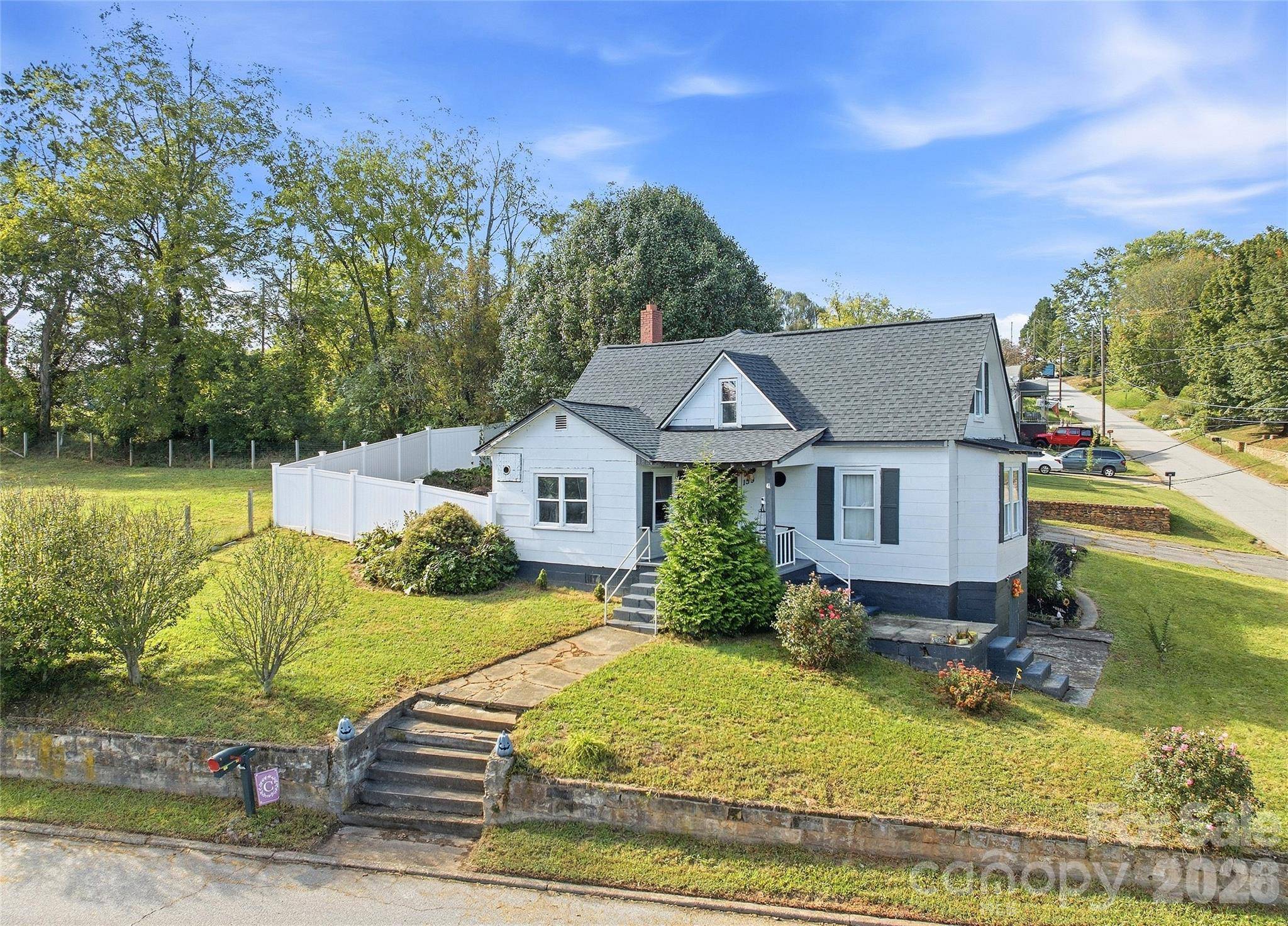159 Ballew ST, Canton, NC 28716