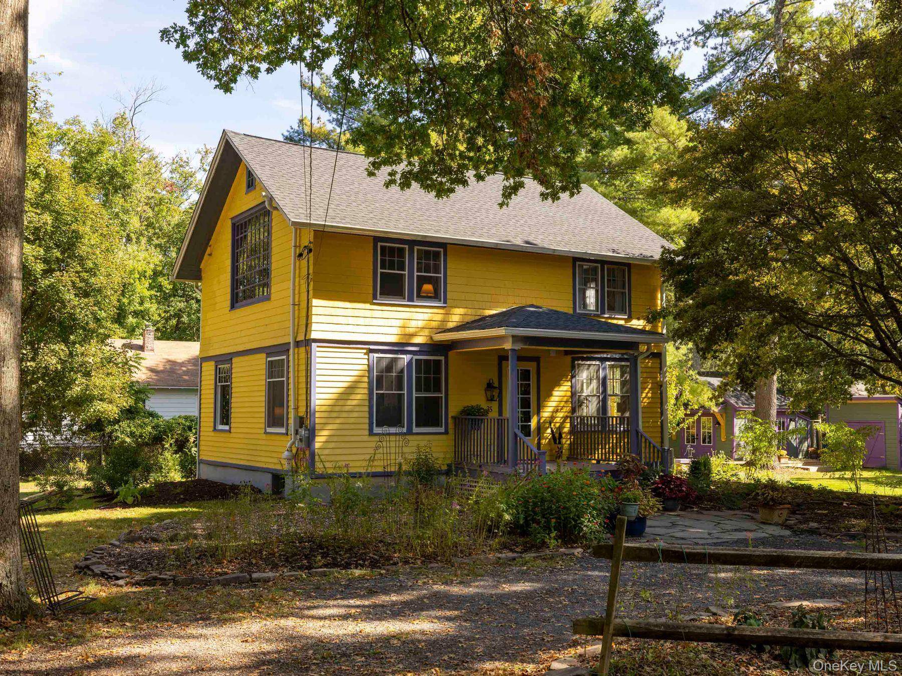 35 Orchard LN, Woodstock, NY 12498