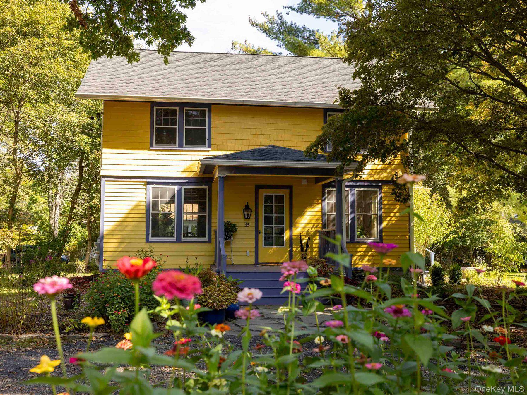 35 Orchard LN, Woodstock, NY 12498