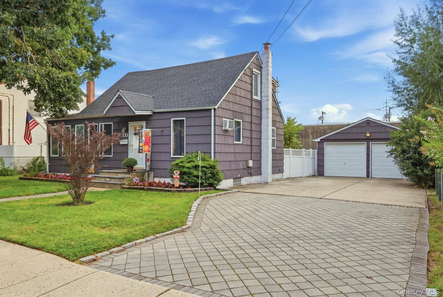 121 N Delaware AVE, Lindenhurst, NY 11757