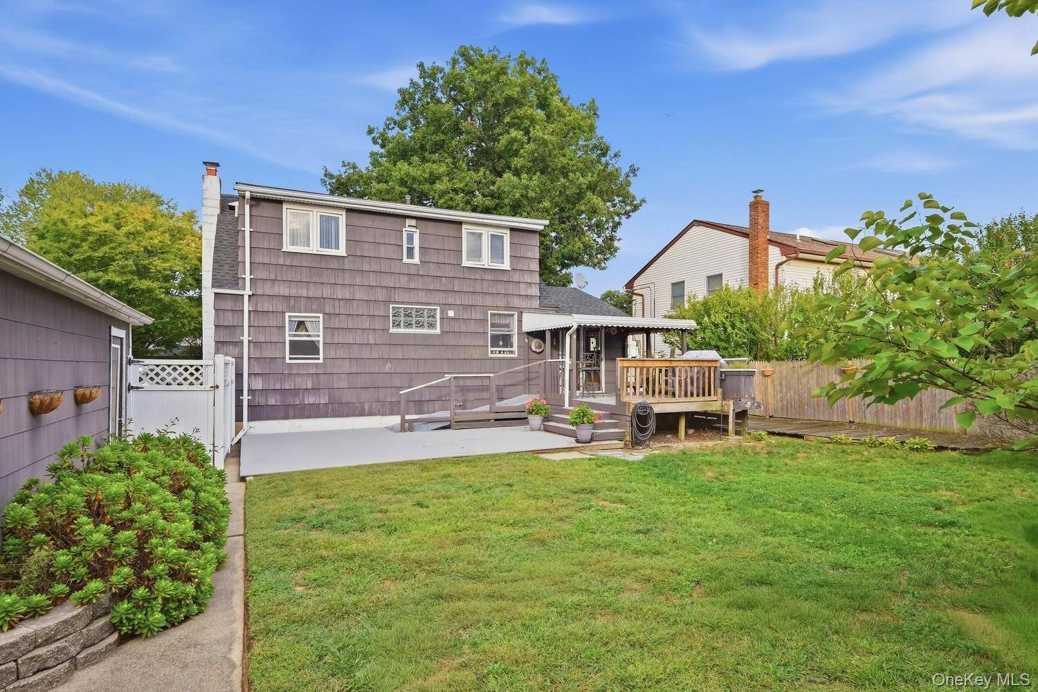 121 N Delaware AVE, Lindenhurst, NY 11757