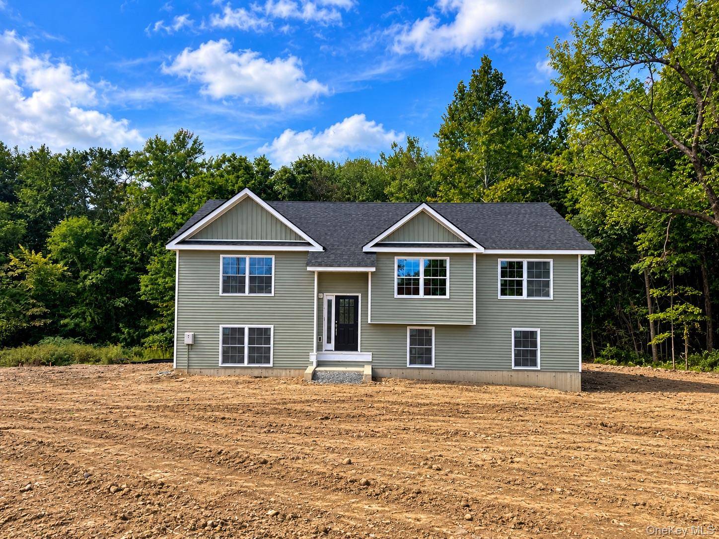 7 Lindenwood LN, Newburgh, NY 12550