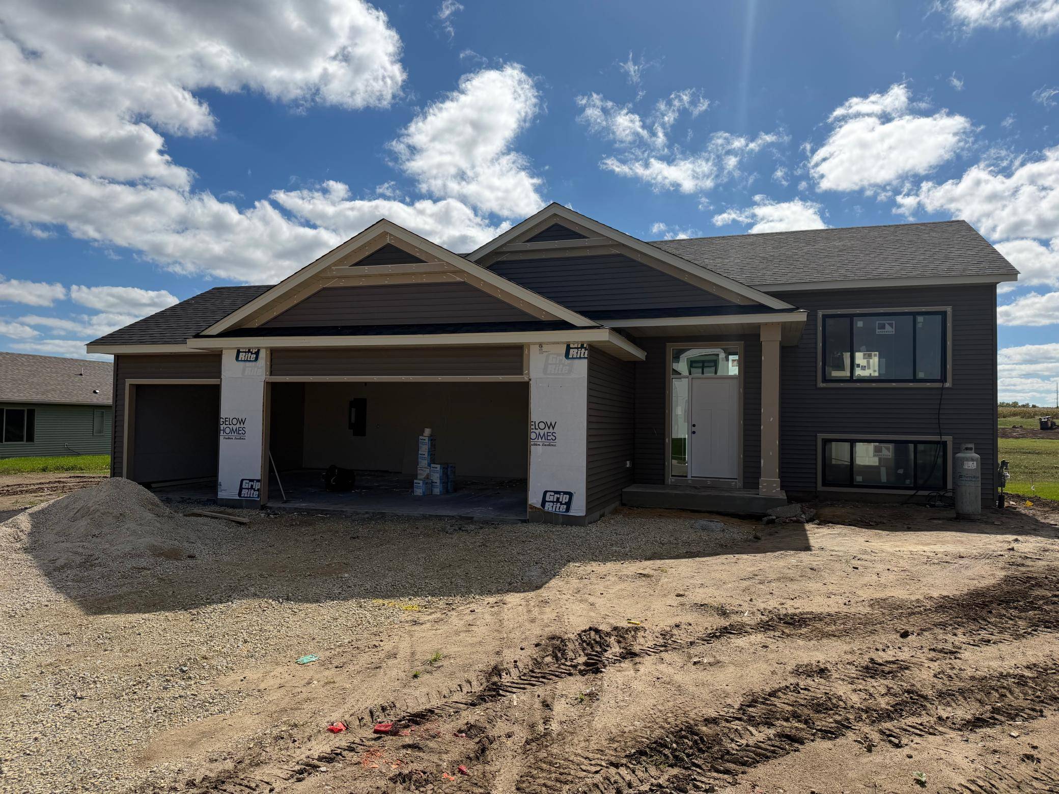 2219 Elk Run DR SE, Pine Island, MN 55963