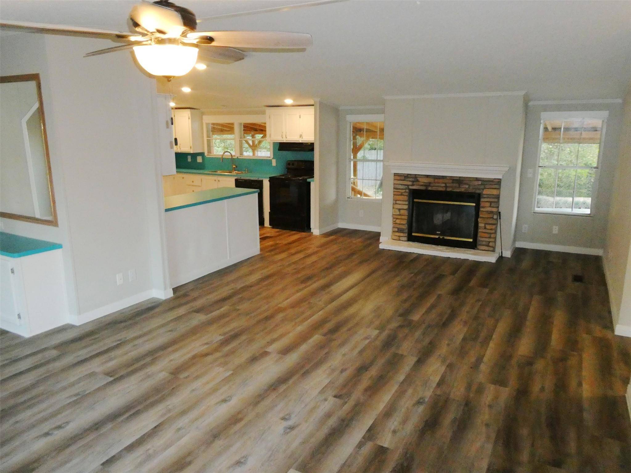 1227 HIGHWAY 71 W, Smithville, TX 78957