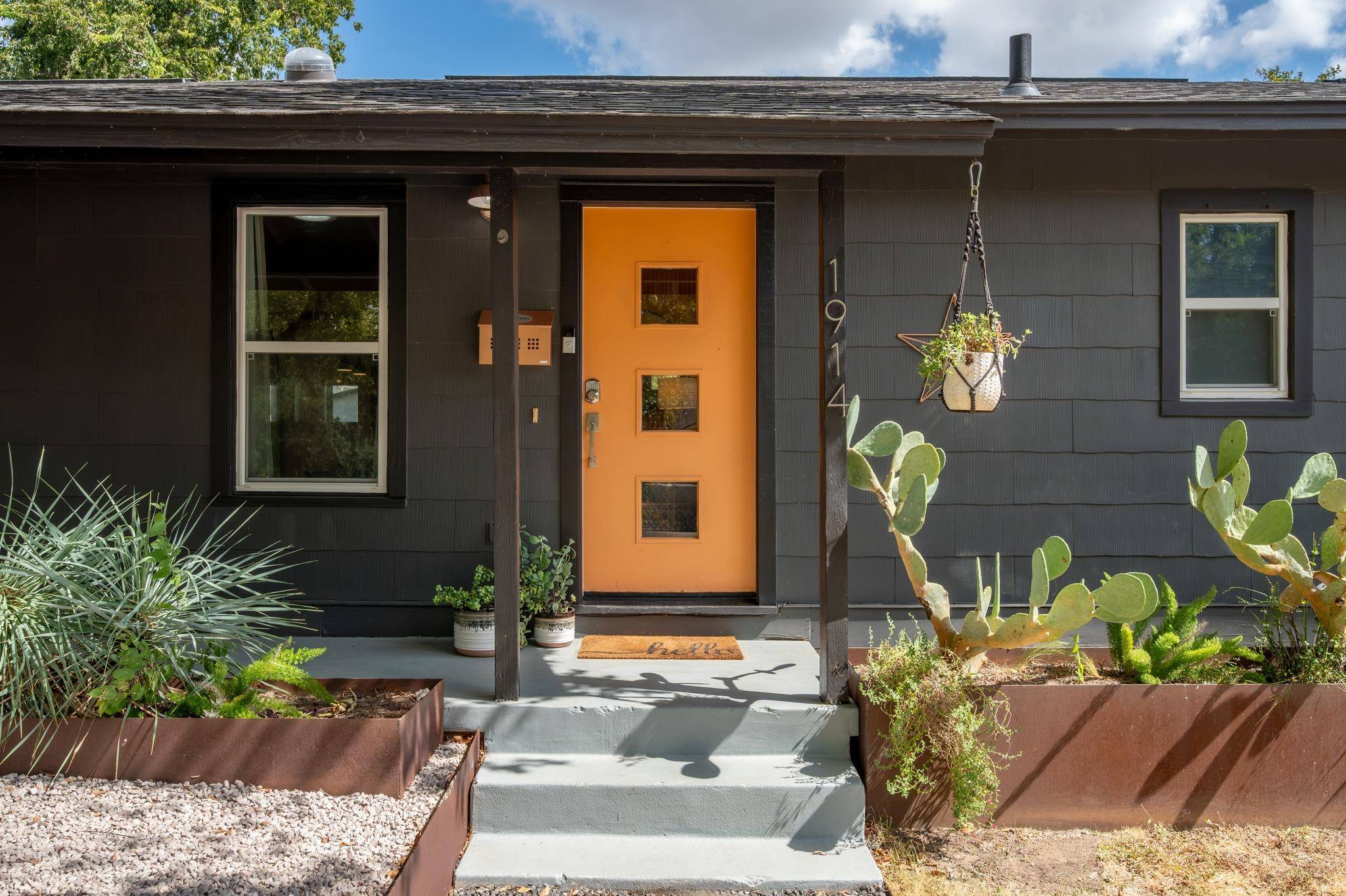 1914 Alegria RD, Austin, TX 78757