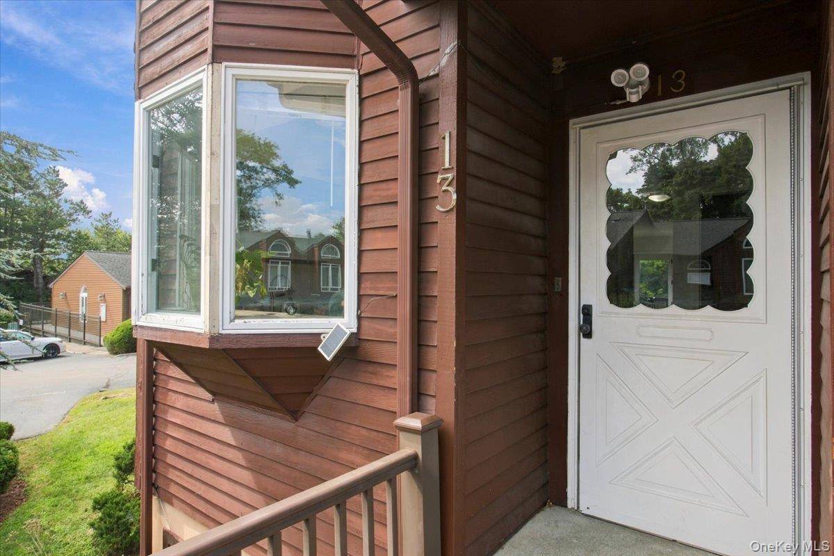 13 Knoll VW, Ossining, NY 10562