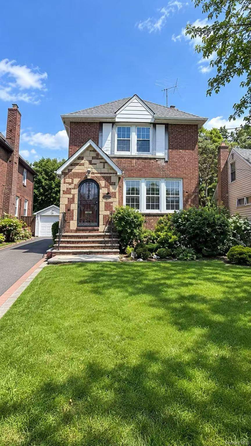 115 Canterbury Gate, Lynbrook, NY 11563