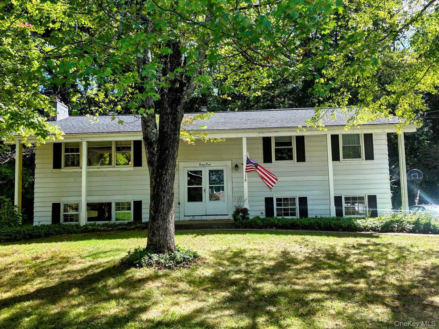 28 Robert DR, Hyde Park, NY 12538