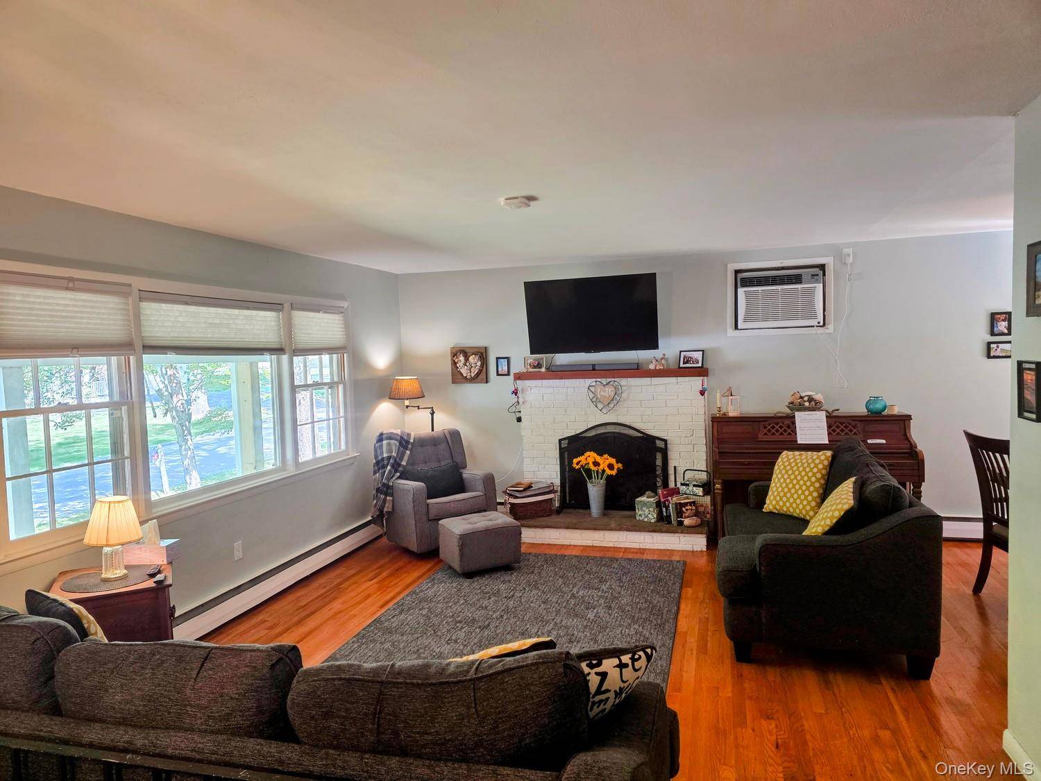 28 Robert DR, Hyde Park, NY 12538