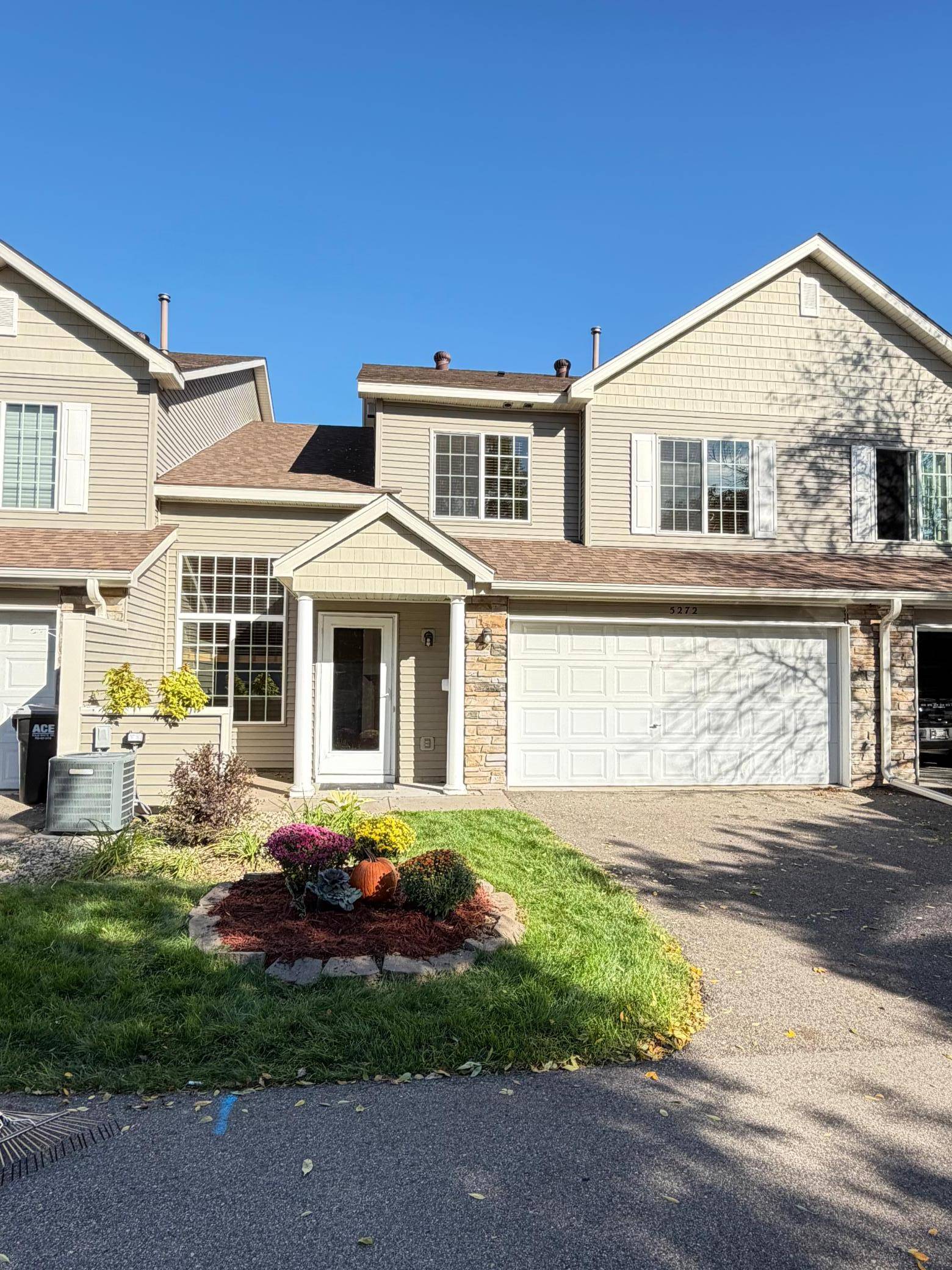 5272 N 207th ST N, Forest Lake, MN 55025