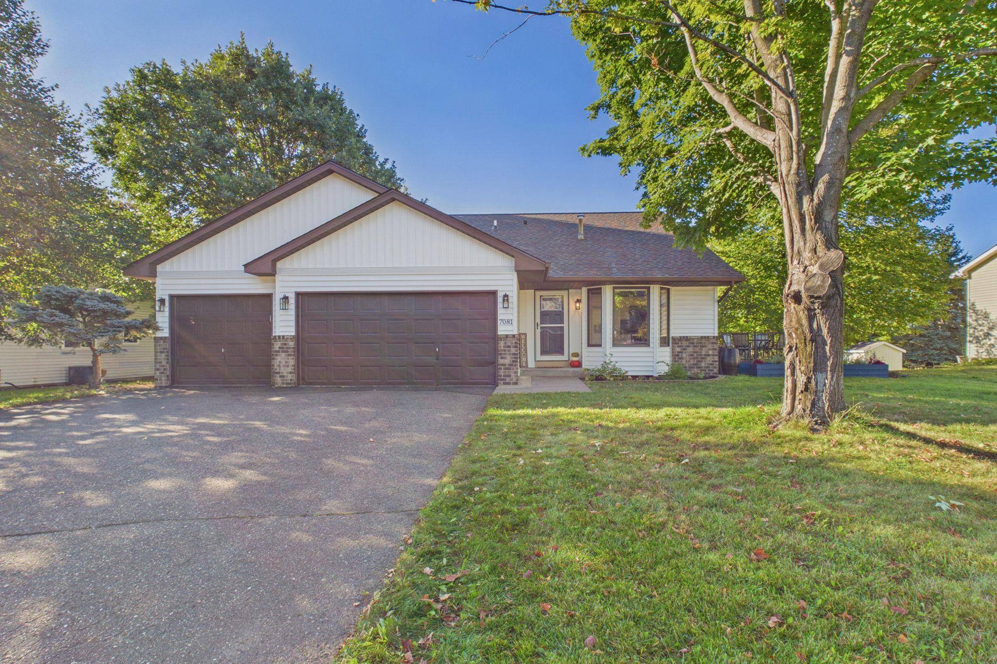 7081 Upper 36th ST N, Oakdale, MN 55128