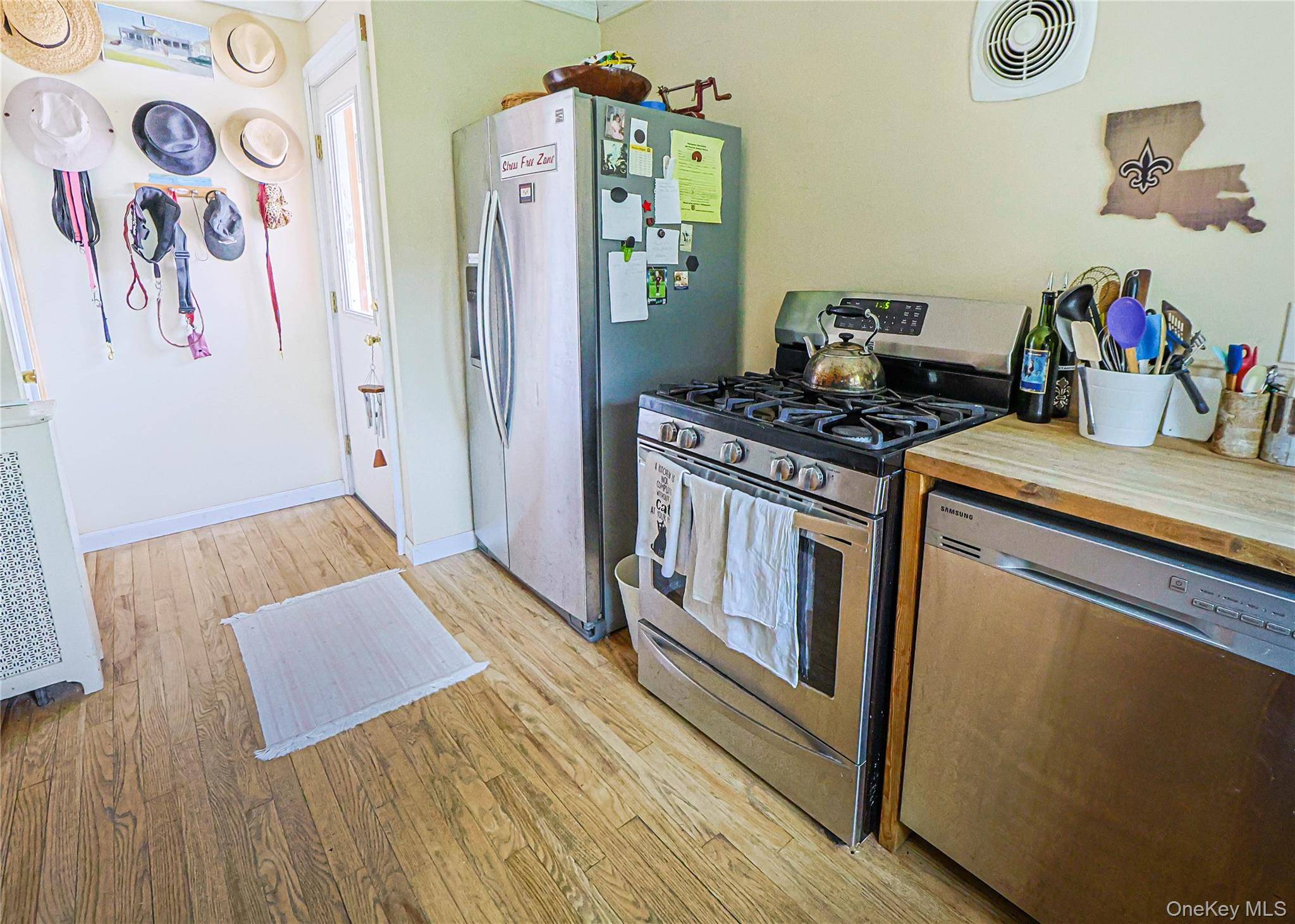 1085 Violet AVE, Hyde Park, NY 12538