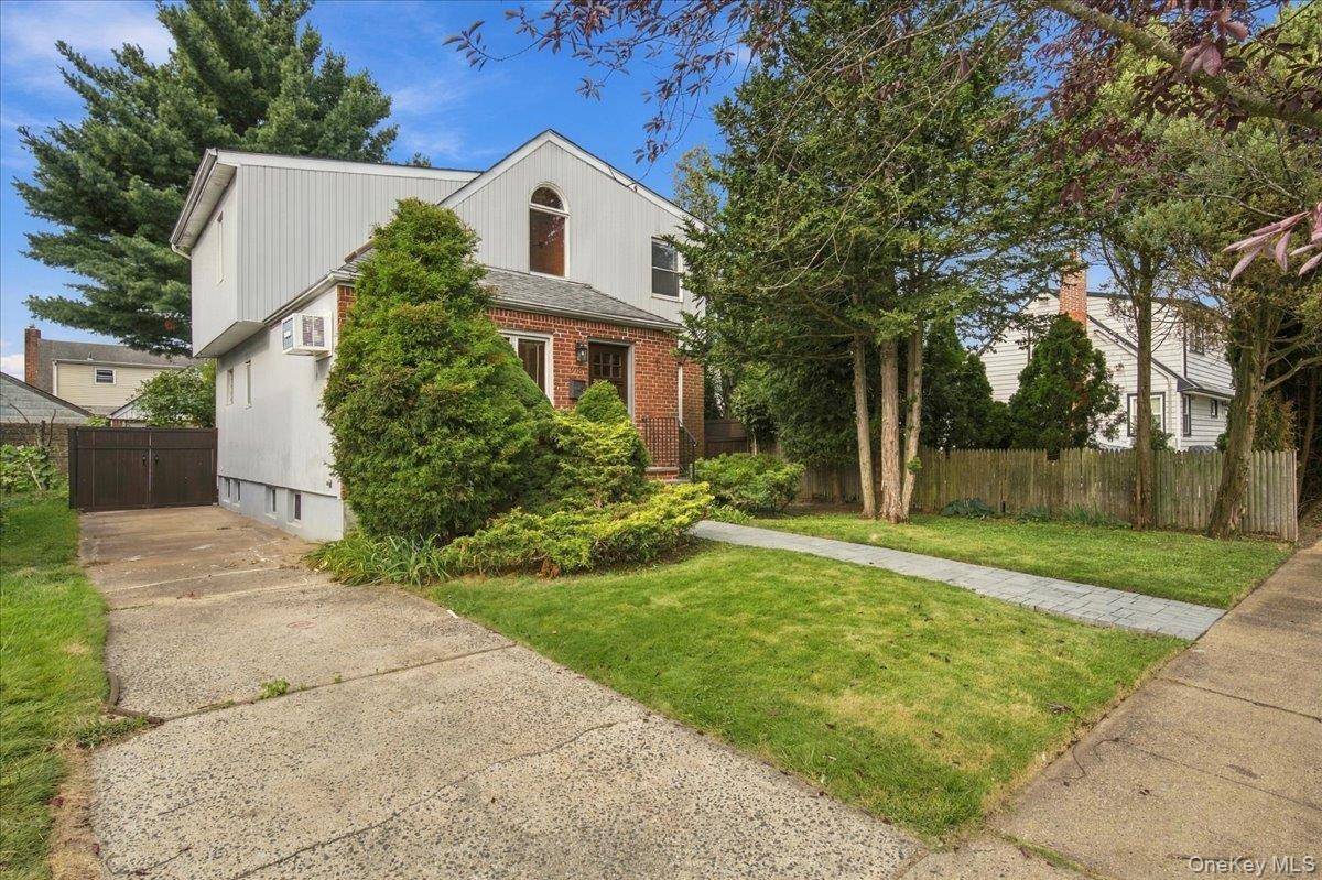973 N 3rd ST, New Hyde Park, NY 11040