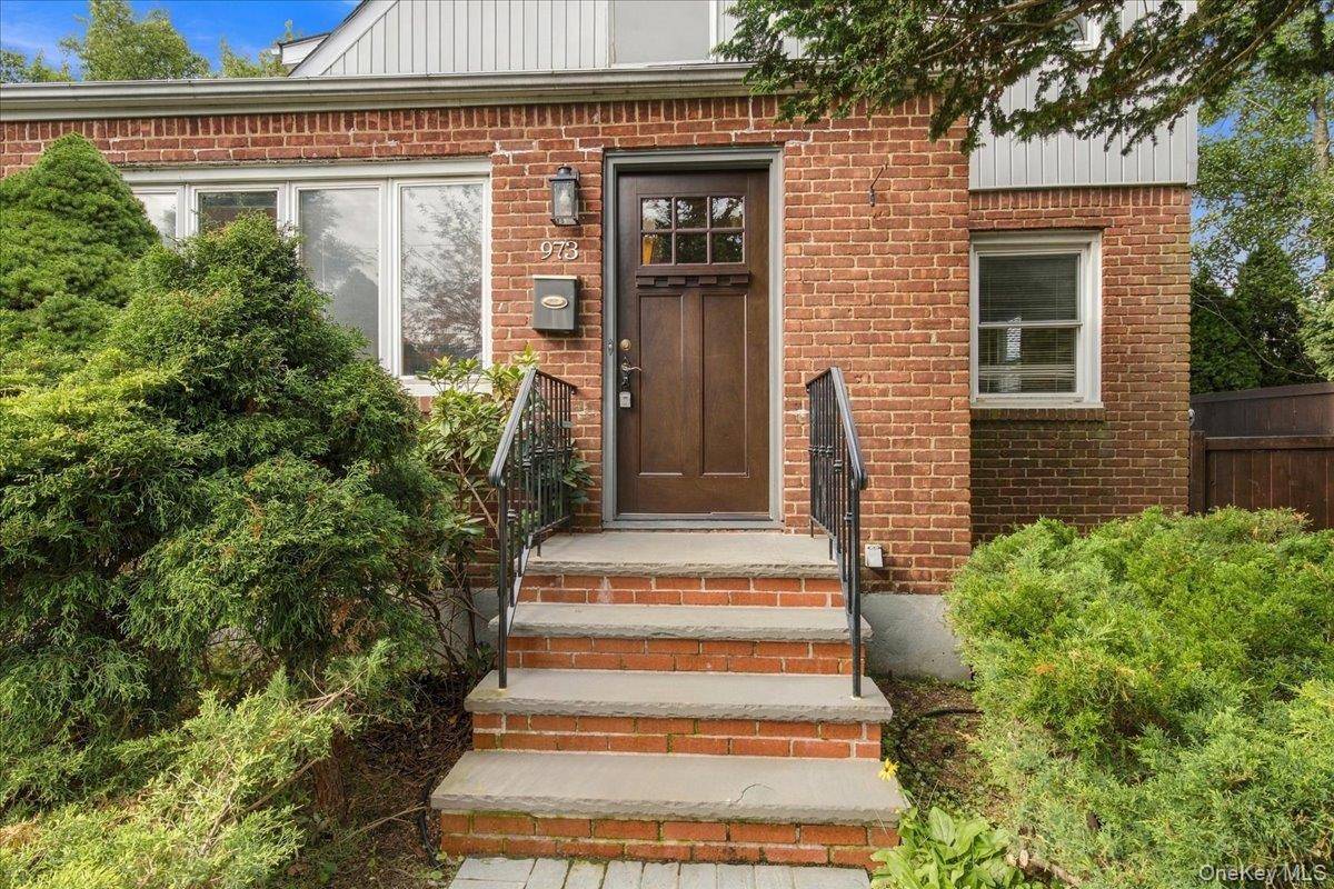 973 N 3rd ST, New Hyde Park, NY 11040