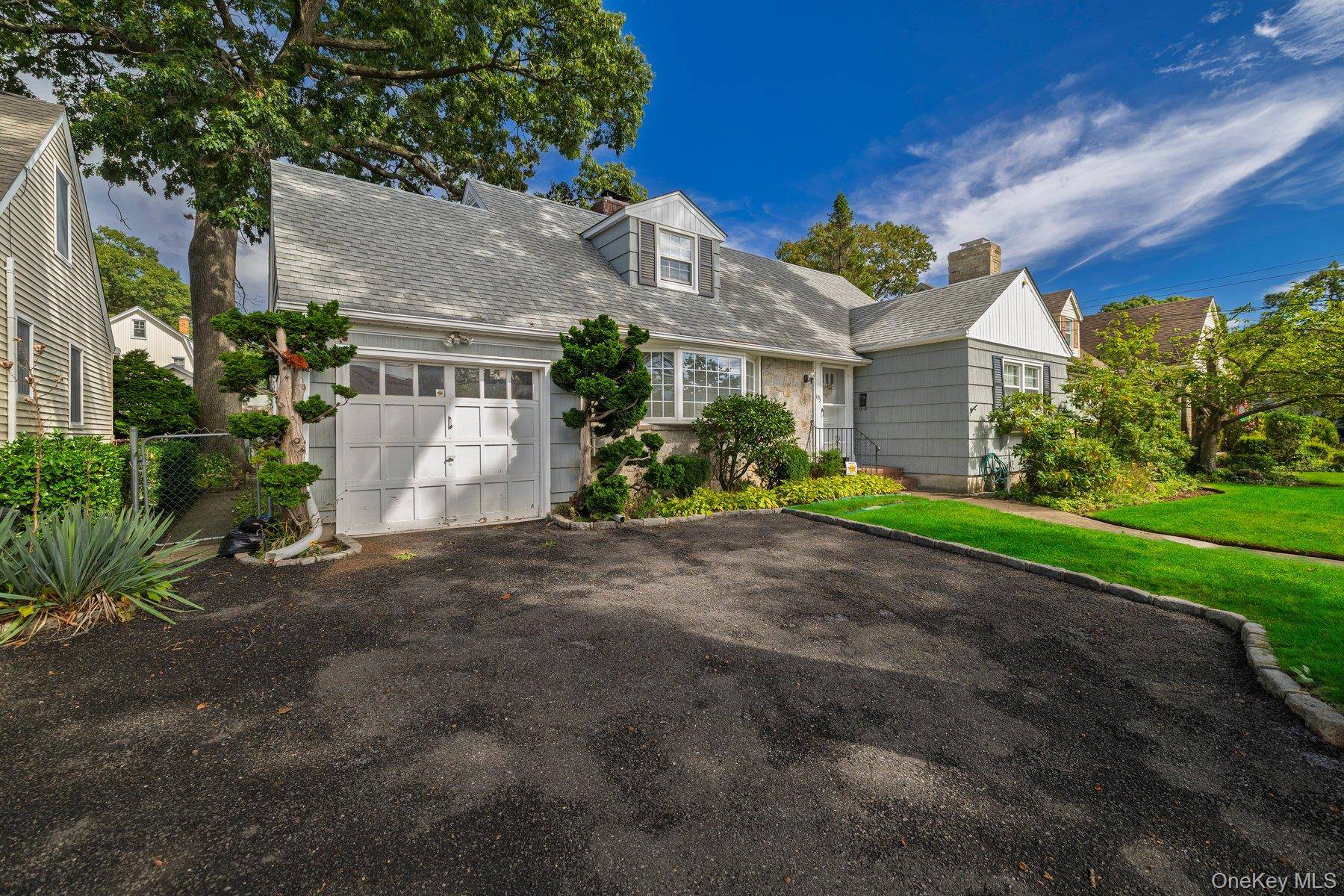 175 E Carpenter ST, Valley Stream, NY 11580