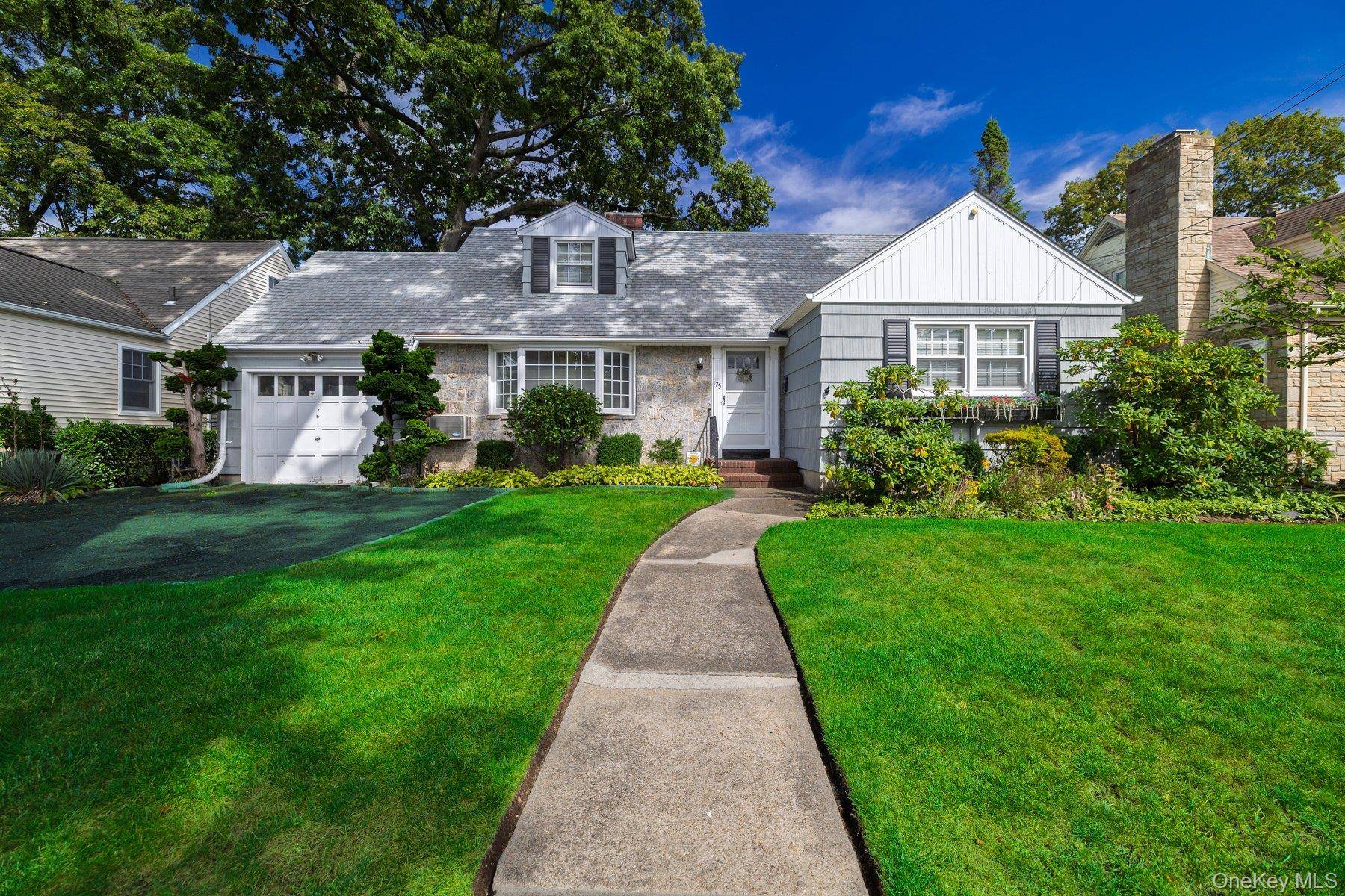 175 E Carpenter ST, Valley Stream, NY 11580