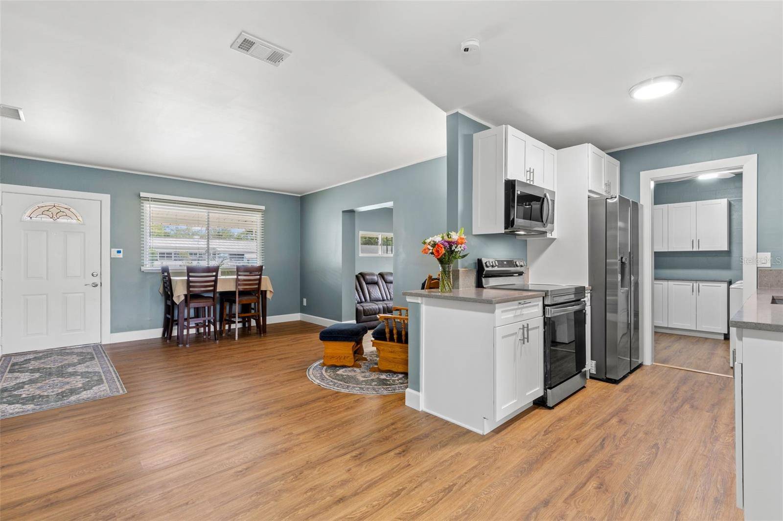 5601 BAY ST NE, St Petersburg, FL 33703