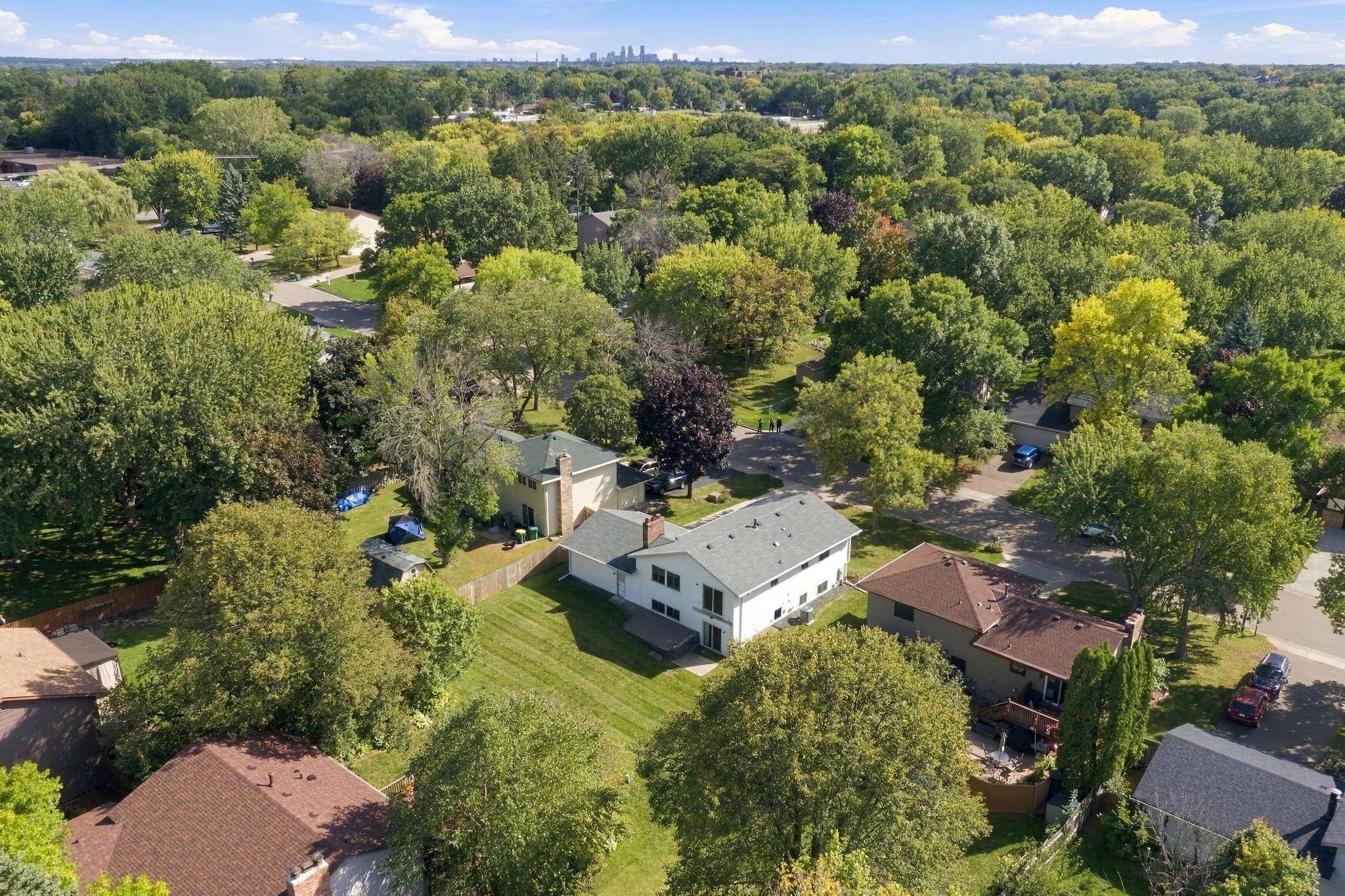 8818 N Brook AVE N, Brooklyn Park, MN 55428