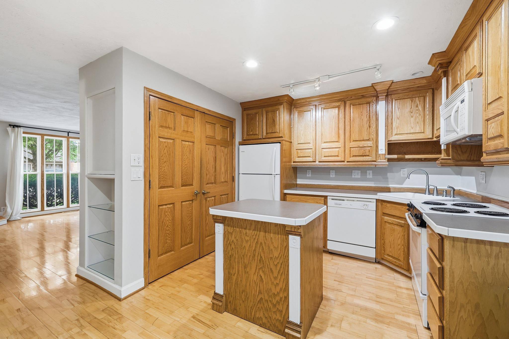 6377 Barrie RD, Edina, MN 55435