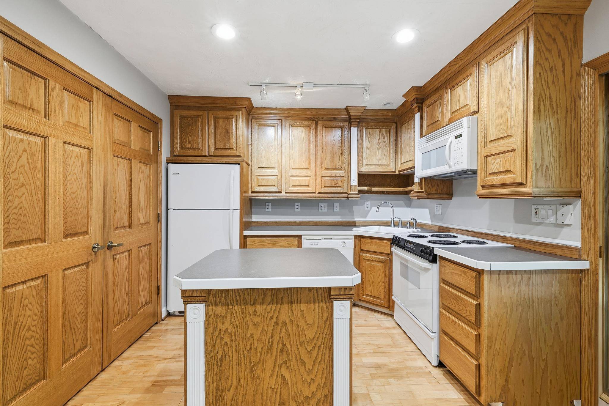 6377 Barrie RD, Edina, MN 55435