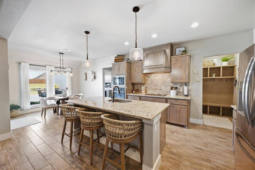 110 Oak View Drive, Godley, TX 76044